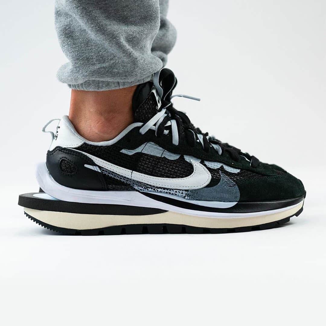 HYPEBEASTさんのインスタグラム写真 - (HYPEBEASTInstagram)「@hypebeastkicks: Here's a closer look at the upcoming @sacaiofficial x @nike Pegasus Vaporfly SP in "Black/Summit White/Pure Platinum." The pair is made from mesh and suede and continues on from the duo’s previous endeavors with plenty of doubling-up on materials, details, and components. You can expect a release sometime this fall.⁠⠀ Photo: @yankeekicks」7月14日 10時42分 - hypebeast