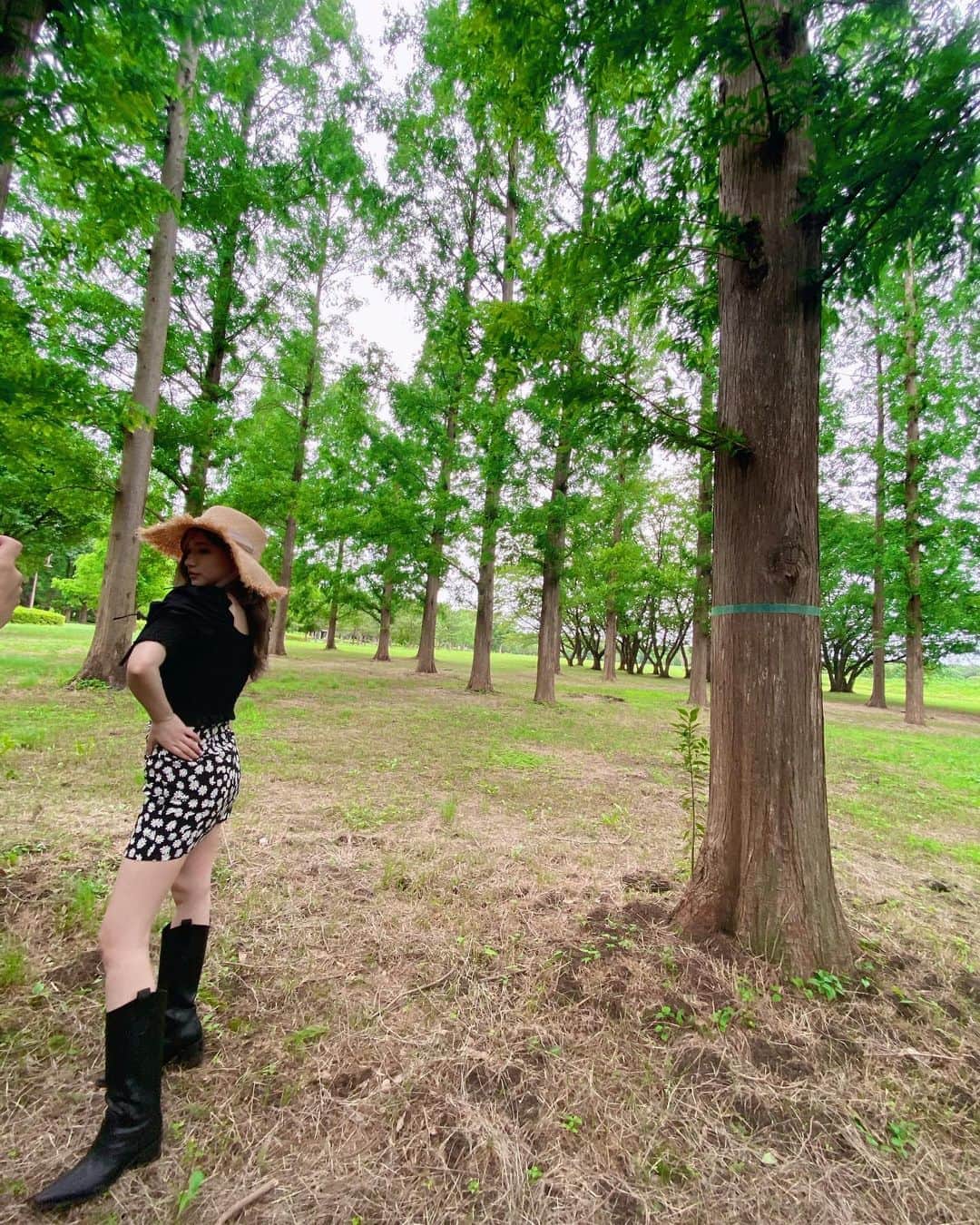 南りほのインスタグラム：「蚊にバチボコ刺された日、、 2枚目はついに顔刺されたよ🦟 #mosquito」