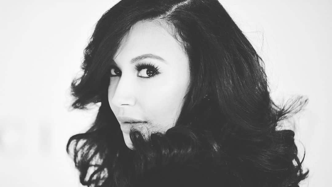 のインスタグラム：「This is so sad, she was so talented and beautiful, she could be super intimidating and approachable all at the same time. Watching her perform was absolutely electric, and I’m just very sad and very thankful that I got to share some scenes with you. My thoughts and prayers are with your family, Rest In Peace❤️」