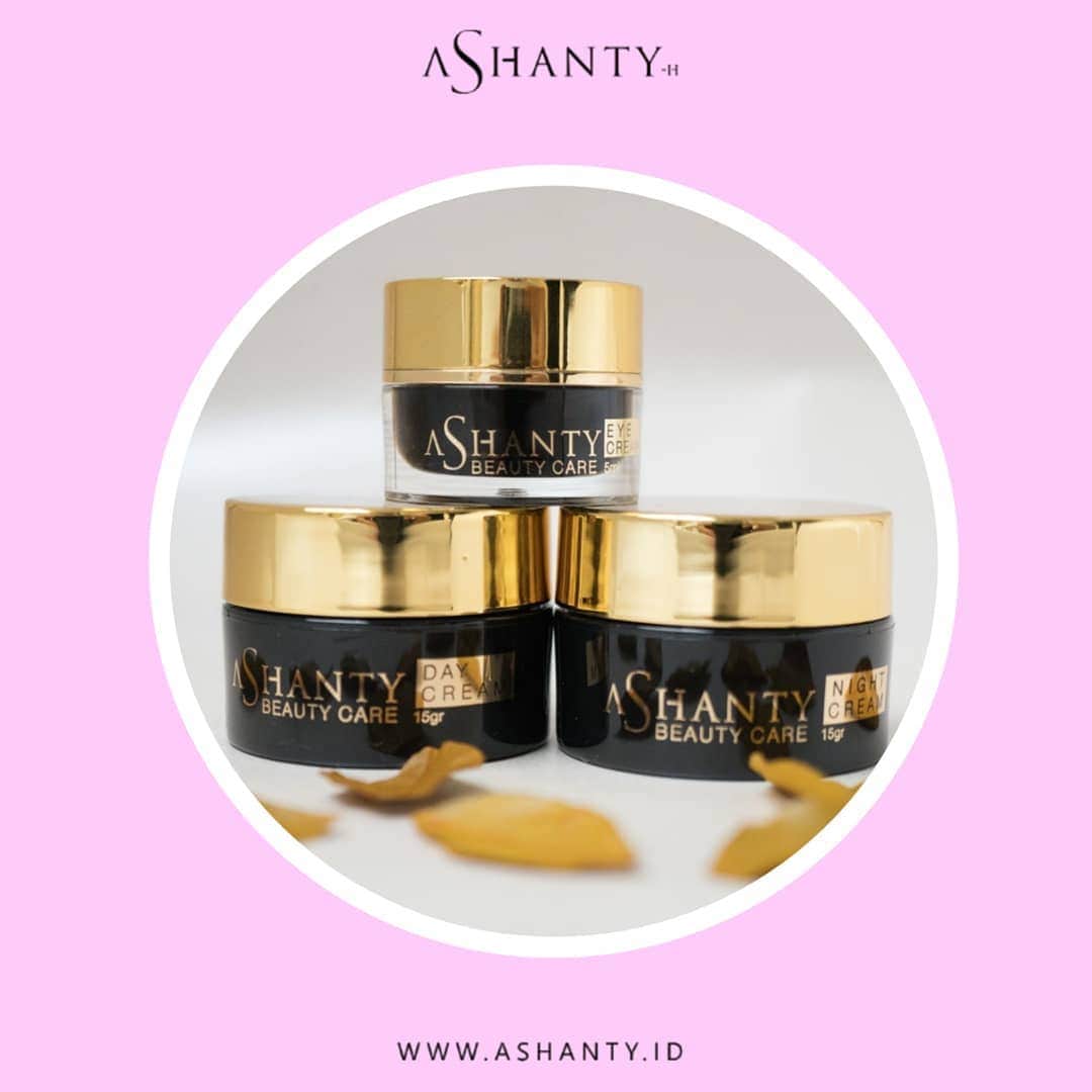 ASHANTY BEAUTY CREAM OFFICIALのインスタグラム：「Anti Aging Cream Series by @ashantyid bekerja secara maksimal untuk melawan tanda penuaan dini pada kulit wajahmu.  Day Cream bekerja dipagi dan siang hari untuk merawat dan menutrisi kulit.  Night Cream bekerja secara maksimal dimalam hari, memenuhi kebutuhan kulit wajah. Eye cream bermanfaat untuk melawan keriput dibawah mata dan mencegah timbulnya mata panda ❣️  _____________________________ Informasi dan pemesanan  Ashanty Beauty Cream Chat Via WA : WA: 081287388885 WA: 081293823950 WA: 087778489900 WA: 085781140354 ⚡️ Fast Respons Click Link On Bio Instagram @ashantyid ❣️ ______________________________ #ashantybeautycream #creamashanty #skincareashanty #skincare #skincareartis #skincarelokal #creamwajah #creamperawatanwajah #obatjerawat #jerawat #kosmetik #krimwajah #creamwajah #whiteningcream #ashantyid #ashanty #ahha #kepastian #aurelhermansyah」
