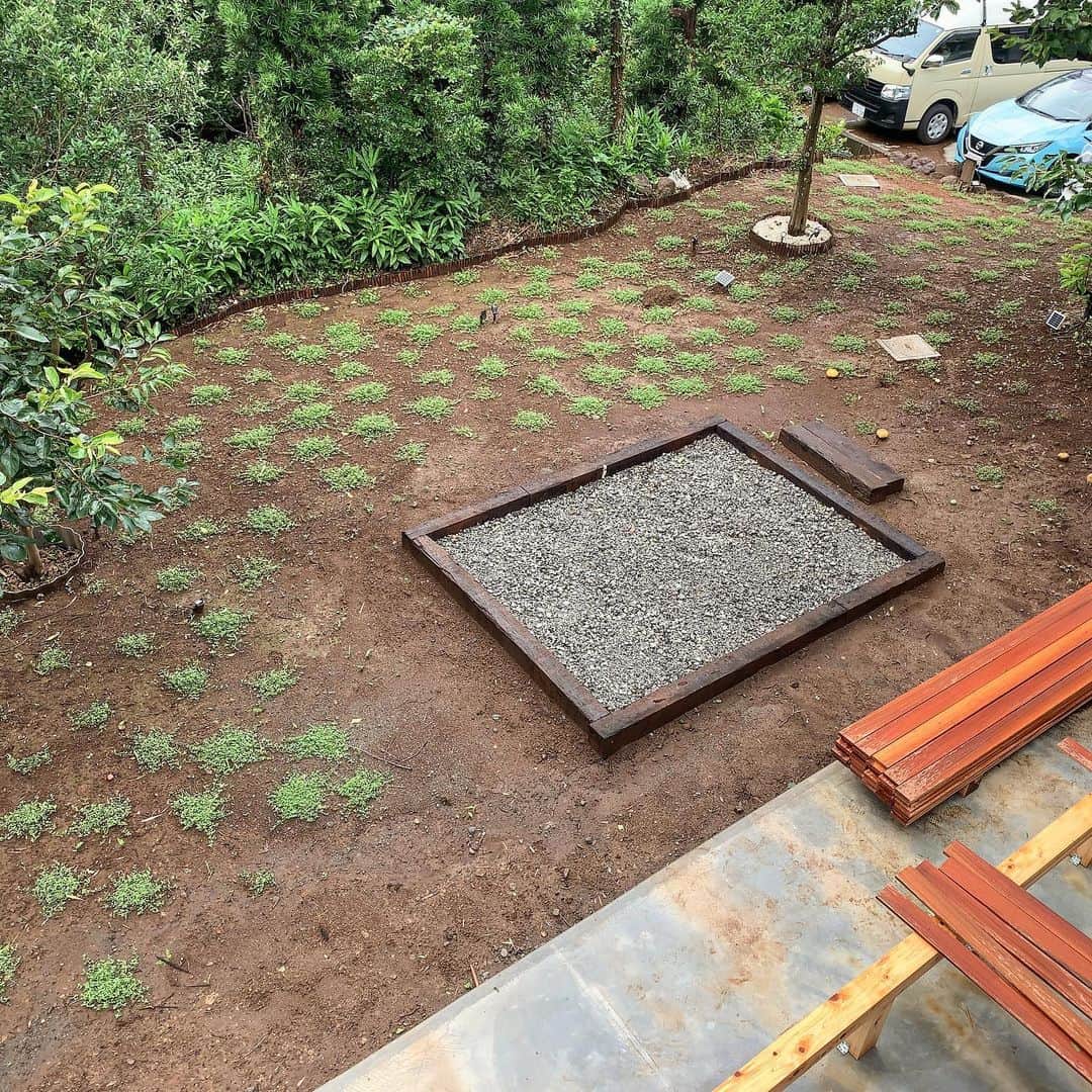 池内万作さんのインスタグラム写真 - (池内万作Instagram)「今日のクラピア。 雨が続いて庭の作業が一向に進みませんが、クラピアさんはジワジワ大きくなってる模様。 夏になったら一気にきそう。 頑張れ〜。 #今日のクラピアさん #クラピア」7月14日 11時24分 - mandeshita
