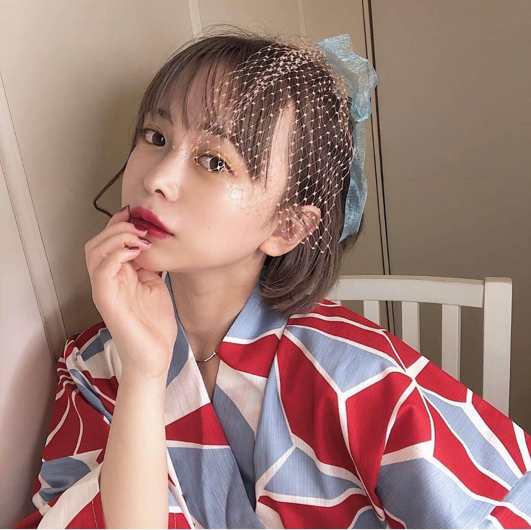 平松可奈子さんのインスタグラム写真 - (平松可奈子Instagram)「浴衣を着ました👘 夏が来たんだなあ…🍉 自分で着付けしたよ♡ (写真反転してる) 髪飾りがなかったので 浴衣の色に合わせて リボンアレンジ🎀 リップも浴衣の色味で 合わせると可愛いです♡ 浴衣でデートとか 憧れるなあ… . #屋台は #チョコバナナ #一択です #浴衣　#浴衣ヘアアレンジ  #リボンアレンジ　＃ボブ #夏　#jpan #日本　#instagood  #イエローメイク」7月14日 11時34分 - 11kanaco14