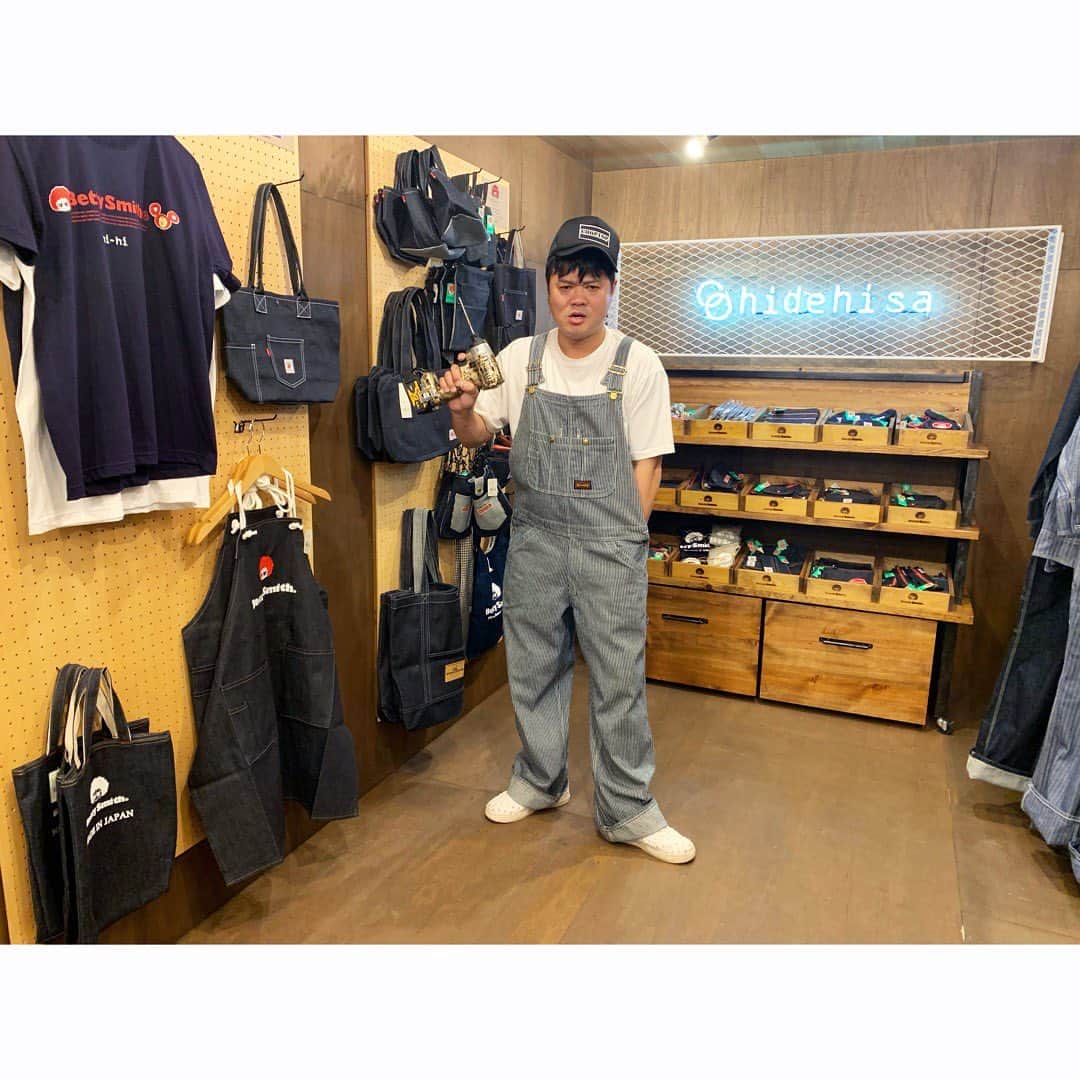 佐田正樹さんのインスタグラム写真 - (佐田正樹Instagram)「インパクトを好きなカラーリングに出来る店。前から行ってみたかった。 重に誘ってもらって行ってきた。 工具の品揃えも最高。 職人さんの個性を出すお店。  #hidehisa  #インパクトドライバー   めちゃくちゃ楽しかった。」7月14日 11時36分 - satakisama
