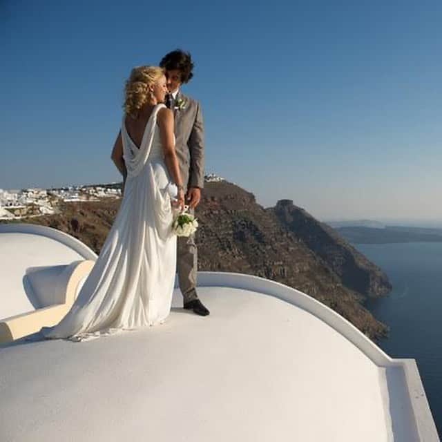 ミル・ジェディナクのインスタグラム：「Happy 10th Anniversary to my amazing, beautiful, kind and caring wife. You’ve brought me so much love, joy and happiness. I know how lucky I am to have you mother our children and to have you by my side for our journey together. I look forward to what the next 10 years and beyond hold for us! ❤️🥂」