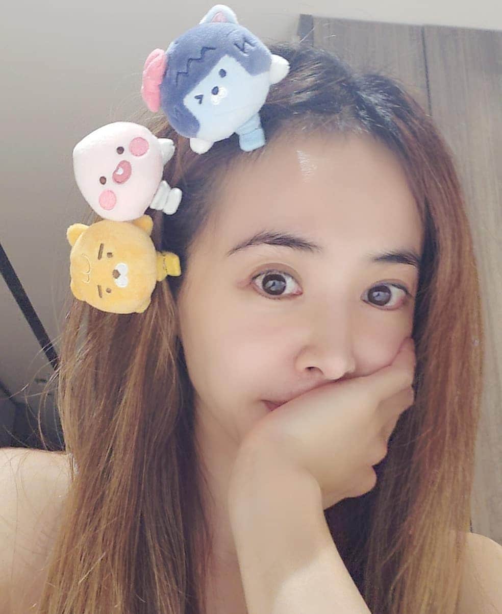 ジョリン・ツァイのインスタグラム：「吃晚餐的夥伴有點多！  say hiiiii #髮夾趣 #好大一群 #滿頭包」