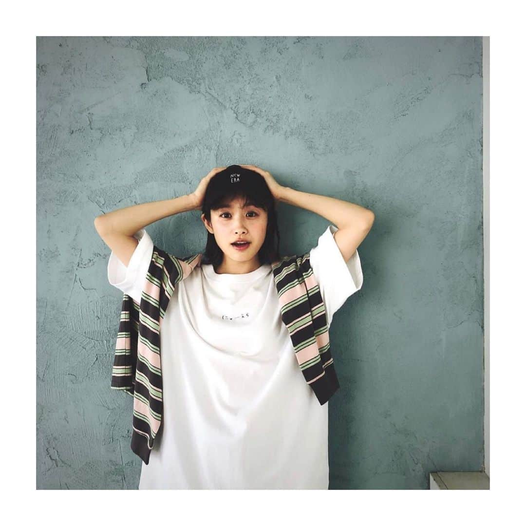 高橋愛さんのインスタグラム写真 - (高橋愛Instagram)「#newera_ai ⚡️ ㅤㅤㅤㅤㅤㅤㅤㅤㅤㅤㅤㅤㅤ @mini_tkj で @newerajapan さんとの コラボ服も 着させていただいております🥺🙏🏻 感謝だ！ ㅤㅤㅤㅤㅤㅤㅤㅤㅤㅤㅤㅤㅤ ぜひ見てね！ ㅤㅤㅤㅤㅤㅤㅤㅤㅤㅤㅤㅤㅤ ピカチュウ⚡️バックも ゲットだぜ💙💛❤️ ㅤㅤㅤㅤㅤㅤㅤㅤㅤㅤㅤㅤㅤ ㅤㅤㅤㅤㅤㅤㅤㅤㅤㅤㅤㅤㅤ #Repost @mini_tkj ・・・ ピカチュウのバッグがかわいい⚡️ と、話題のmini8月号！　 . 気になる中身は、夏を感じたい！をテーマに大人気ブランド珠玉の夏の新作を、我らがおしゃれ番長　@i_am_takahashi  ちゃんが素敵に着こなしてくれてますっ　やっぱ新しいお洋服はテンションもモチベーションもあがります！　  1.2枚目の開襟シャツは @throw_by_sly   3.4枚目は @newerajapan  のなーんと愛ちゃんコラボなのだ😍  ※mini 8月号は、WEBでは手に入りにくくなってしまってますので、お近くの書店、コンビニなどでゲットしてくれると嬉しいです🥺  #mini #mini_models #mini_offshot #高橋愛  #高橋愛コラボ  #fashion  #おしゃれ #ニューエラ  #にゅーえら女子」7月14日 21時22分 - i_am_takahashi