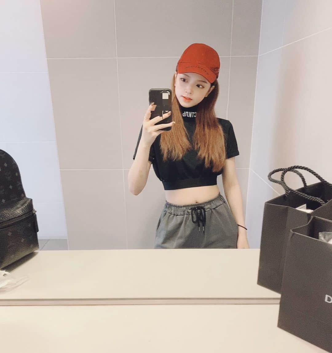 仲本莉絵瑠のインスタグラム：「本格的な夏コーイ 夏は遊びたい🤣」