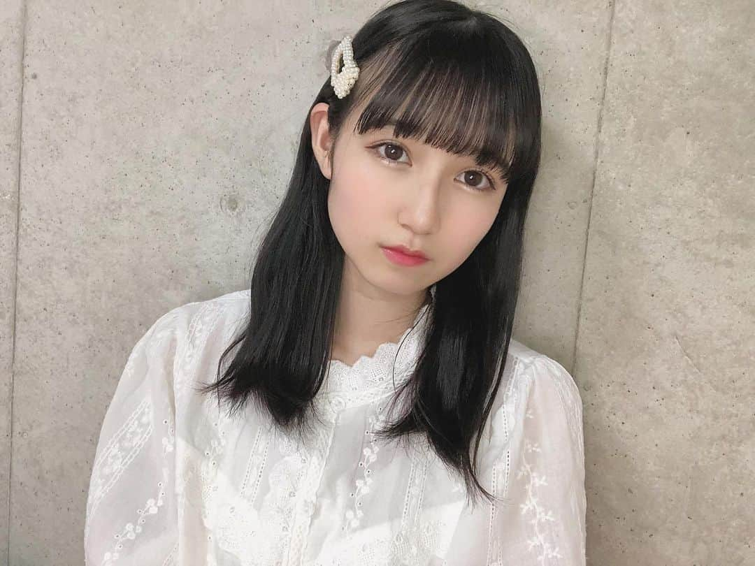 今村麻莉愛さんのインスタグラム写真 - (今村麻莉愛Instagram)「. 自分で髪の毛ウェーブ巻きしてみました🙌🏻 ・ 難しい､､､😲 練習頑張ろ〜っと💪🏻 ・ ・ #ウェーブ巻き #ウェーブヘア #hkt48 #今村麻莉愛」7月14日 21時27分 - maria_0914_