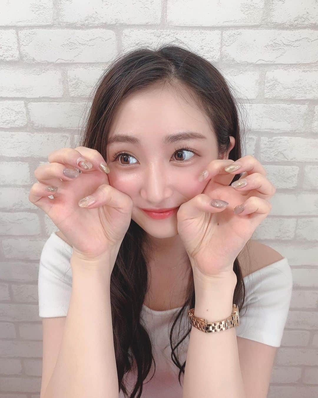 小磯陽香のインスタグラム：「. あすかちゃんにマツパとネイルやってもらってきたよ〜〜🥰 マツパの持ちが長いから本当にありがたい🥺 ネイルは今回ニュアンスネイルにしてもらったよーーん☺️  ありがとうございました😋💓. .  #ネイル #夏ネイル #ニュアンスネイル #マツパ #chipieeeebisu #小磯陽香」