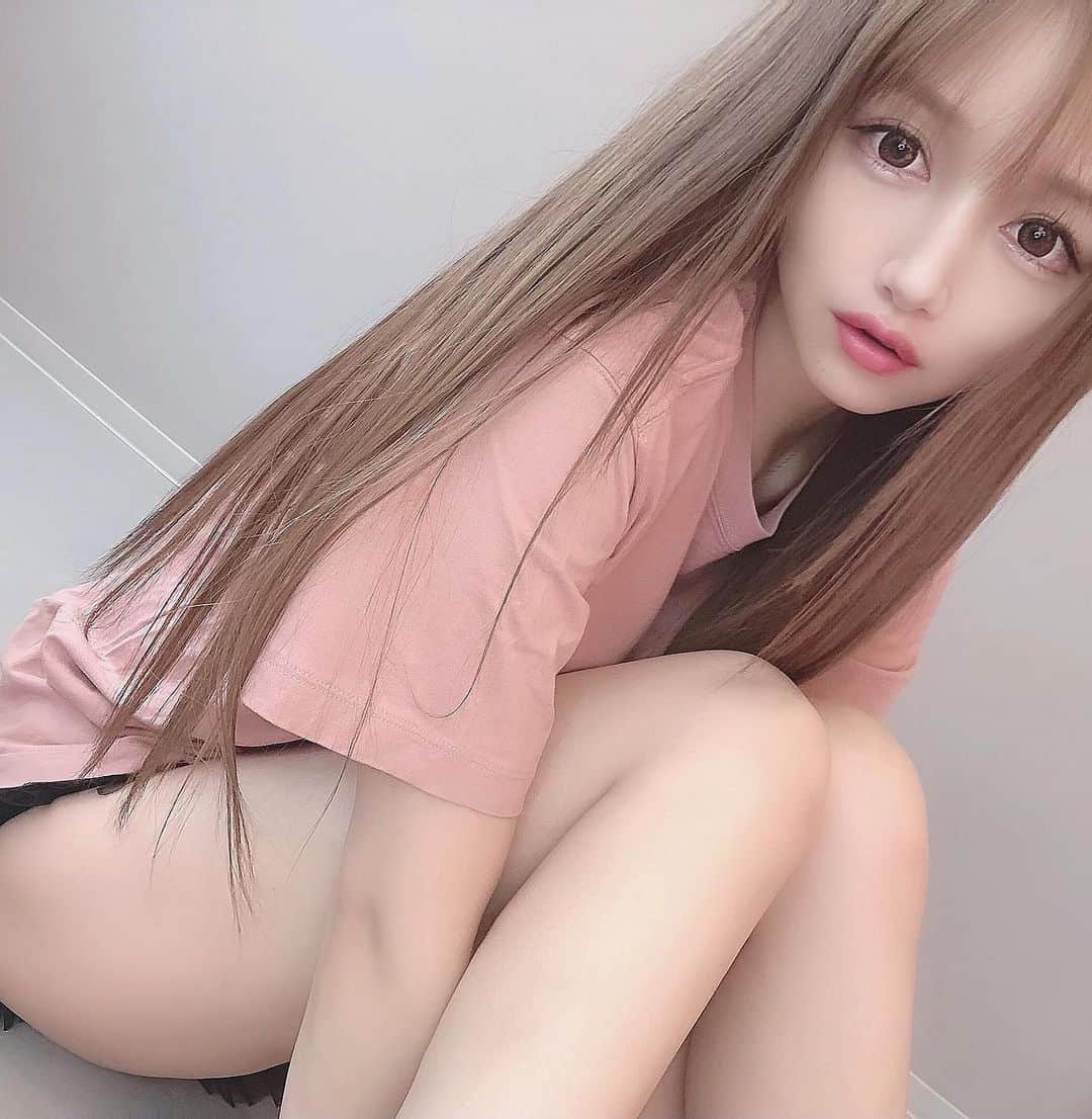 yuu__aaaのインスタグラム：「こんばんは☺︎ . 湿気に負けるから200°のアイロンでストレートにした🤤 . まっすぐがすき！！ 別バージョンTwitterに載せようかな🤔 . ファンデなし生活やめて　#paulandjoe 使ってる♡！ . . #メイク#カラコン#makeup #make #ootdfashion #ootd #model #snidel#アイライン#夏コーデ#夏」