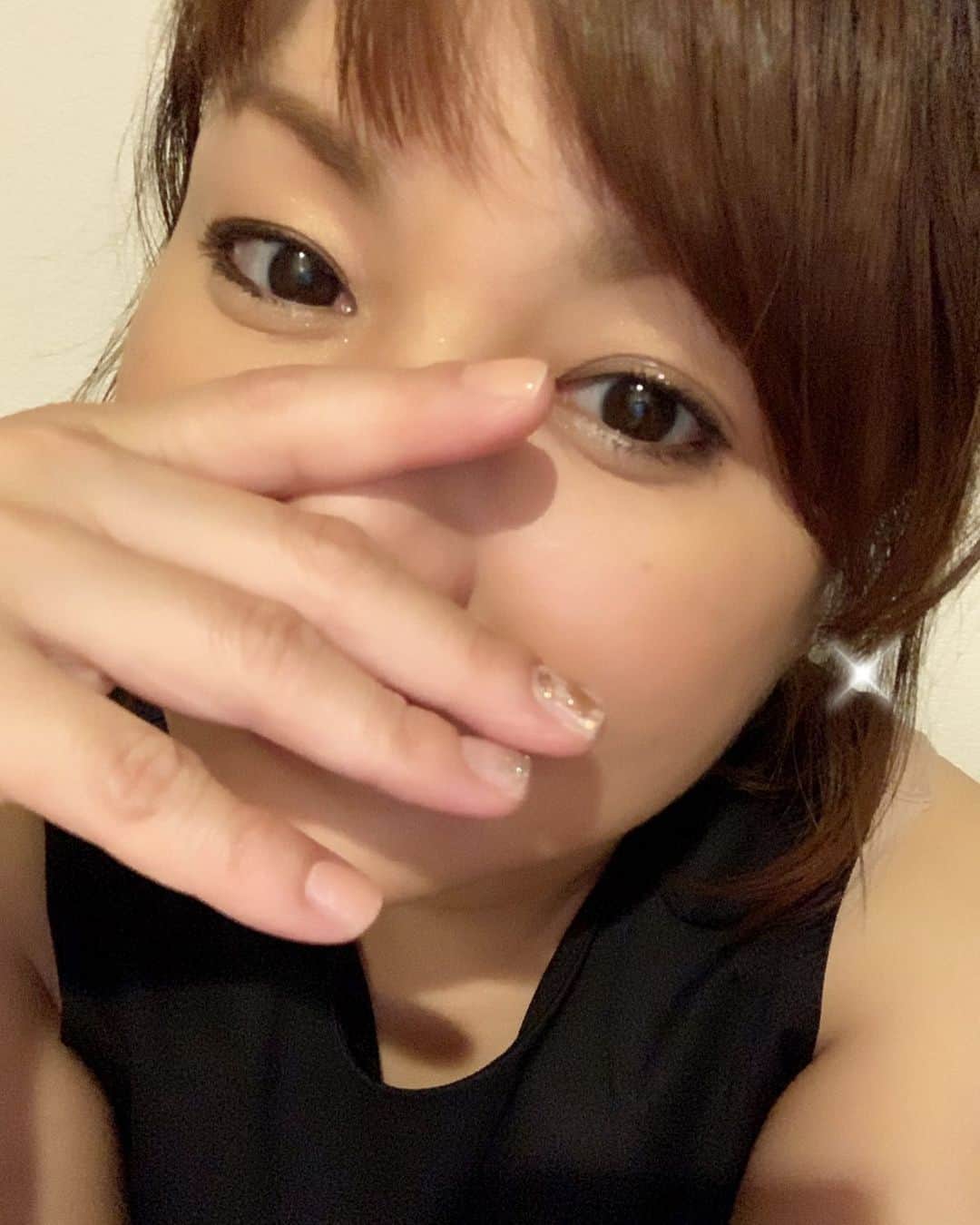 中澤裕子のインスタグラム：「🌙🌙 今日は長い１日だった 仕事終わりの良い疲労感 家事はまだまだ終わらない やり切ろう 明日の朝後悔しないためにw  #加工キラキラ #疲労感ごまかす #明日もがんばろう #早く寝れば良いのに」