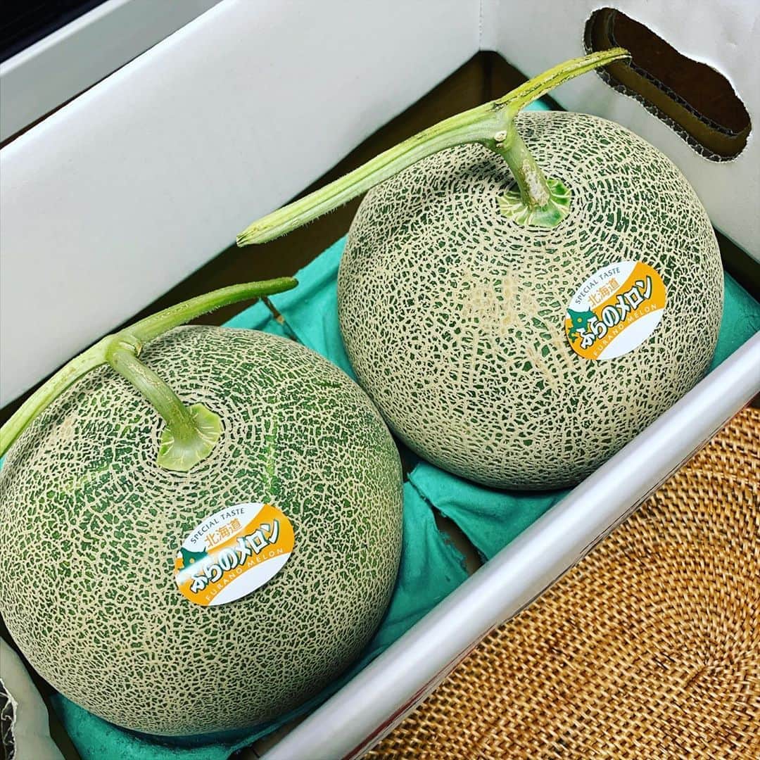 金廣真悟さんのインスタグラム写真 - (金廣真悟Instagram)「. 北海道からふらのメロンが届いたー！ ありがとー！！ 最近果物食べれるようになってきたから嬉しい！」7月14日 21時40分 - shingo_kanehiro