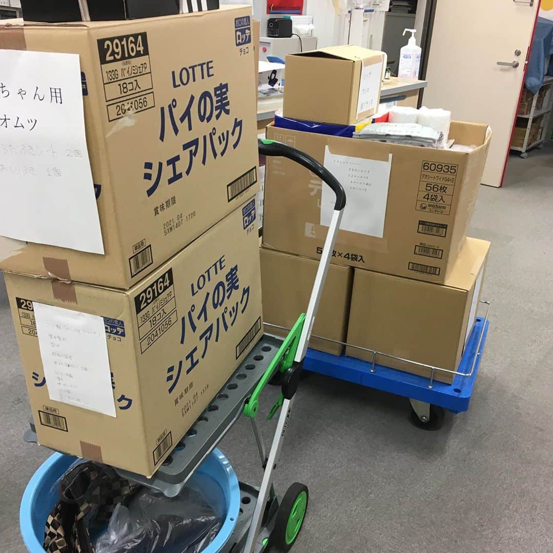 Kumamoto COC+さんのインスタグラム写真 - (Kumamoto COC+Instagram)「先週金曜日に学内に呼びかけた支援物資、本日第一弾を、被災地へ輸送して下さるNPOさんに届けて来ました。ご協力ありがとうございます！」7月14日 21時45分 - kumadaikido