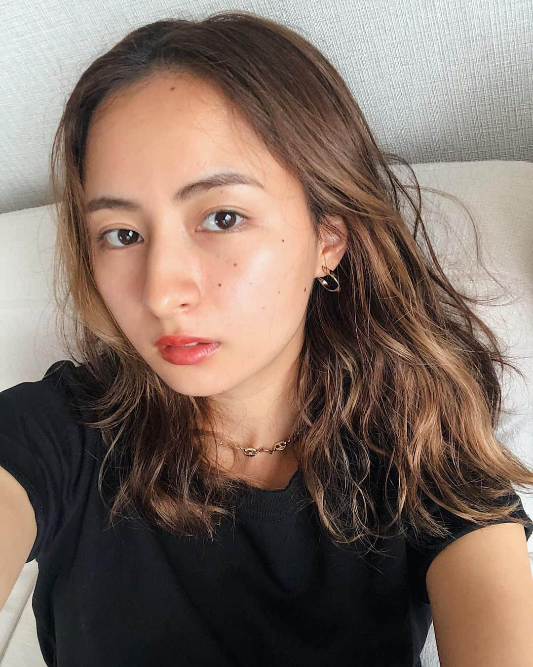 Julia Castroさんのインスタグラム写真 - (Julia CastroInstagram)「梅雨の時期は天パ炸裂。 . #rainyday  #rain #hairstyle #wavehair #curlyhair  #haircolor #makeup #naturallycurly #girl #summer #fashion #summerstyle #outfit #梅雨 #髪型 #ヘアスタイル #天パ #ヘアカラー #夏服 #夏ファッション #ファッション #服 #夏 #春 #髪色 #女の子 #自撮り #シンプル服 #シンプルコーデ」7月14日 21時55分 - julia.c.0209