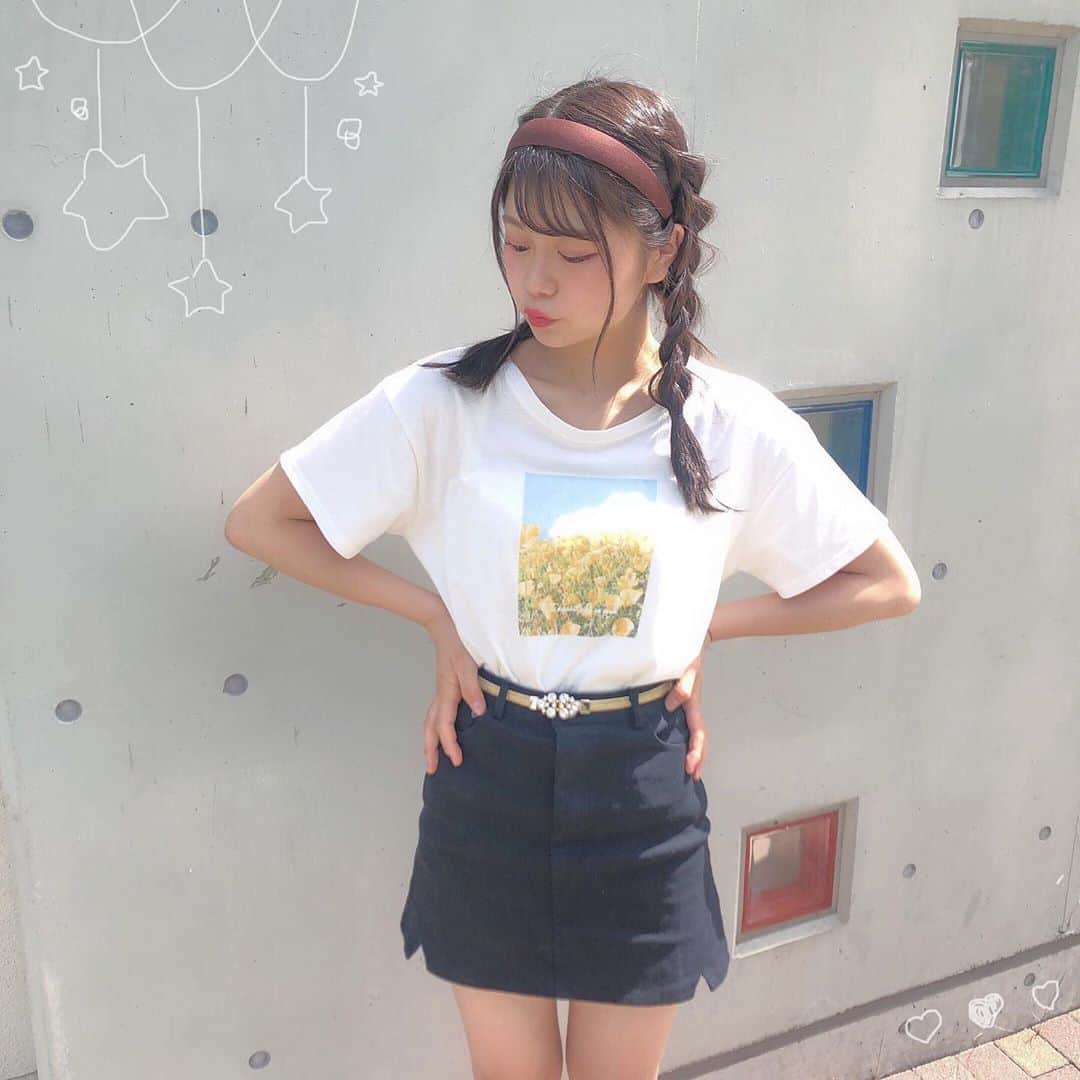 熊谷真里（まりくま）さんのインスタグラム写真 - (熊谷真里（まりくま）Instagram)「． ． ばんくま〜🧸🎀 ． ． #くまっこーで 紹介︎︎︎𓂃𓈒𓏸 トップス→ @allamanda.official さん スカート→ @spiga_official さん ． 夏はシンプルなTシャツもよく着るよ‪！！ お花柄最高に可愛い〜〜✊🏻🌷 タイトなスカートってスタイル良く見える😏🥂 カチューシャはくまファミの方から頂きました\( ˆ ˆ )/♡ ． ． ． いつもいいね＆コメントありがとうございます🧸🎀 ． ． #まりくま #まりくま進化計画 #Popteen #手書き加工 #手書き #ljk #今日のコーデ #コーデ紹介 #ootd #アラマンダ #spigal #カチューシャ #編み込みアレンジ」7月14日 21時48分 - maritsupe0208