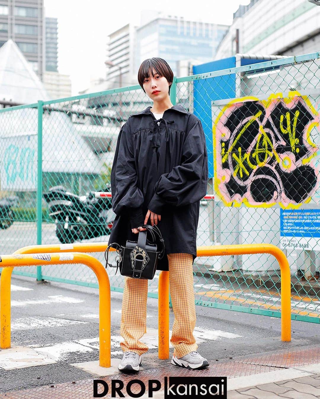 Droptokyoさんのインスタグラム写真 - (DroptokyoInstagram)「KANSAI STREET STYLES @drop_kansai  #streetstyle#droptokyo#kansai#osaka#japan#streetscene#streetfashion#streetwear#streetculture#fashion#関西#大阪#ストリートファッション#fashion#コーディネート#tokyofashion#japanfashion Photography: @kyoheihattori」7月14日 21時52分 - drop_tokyo