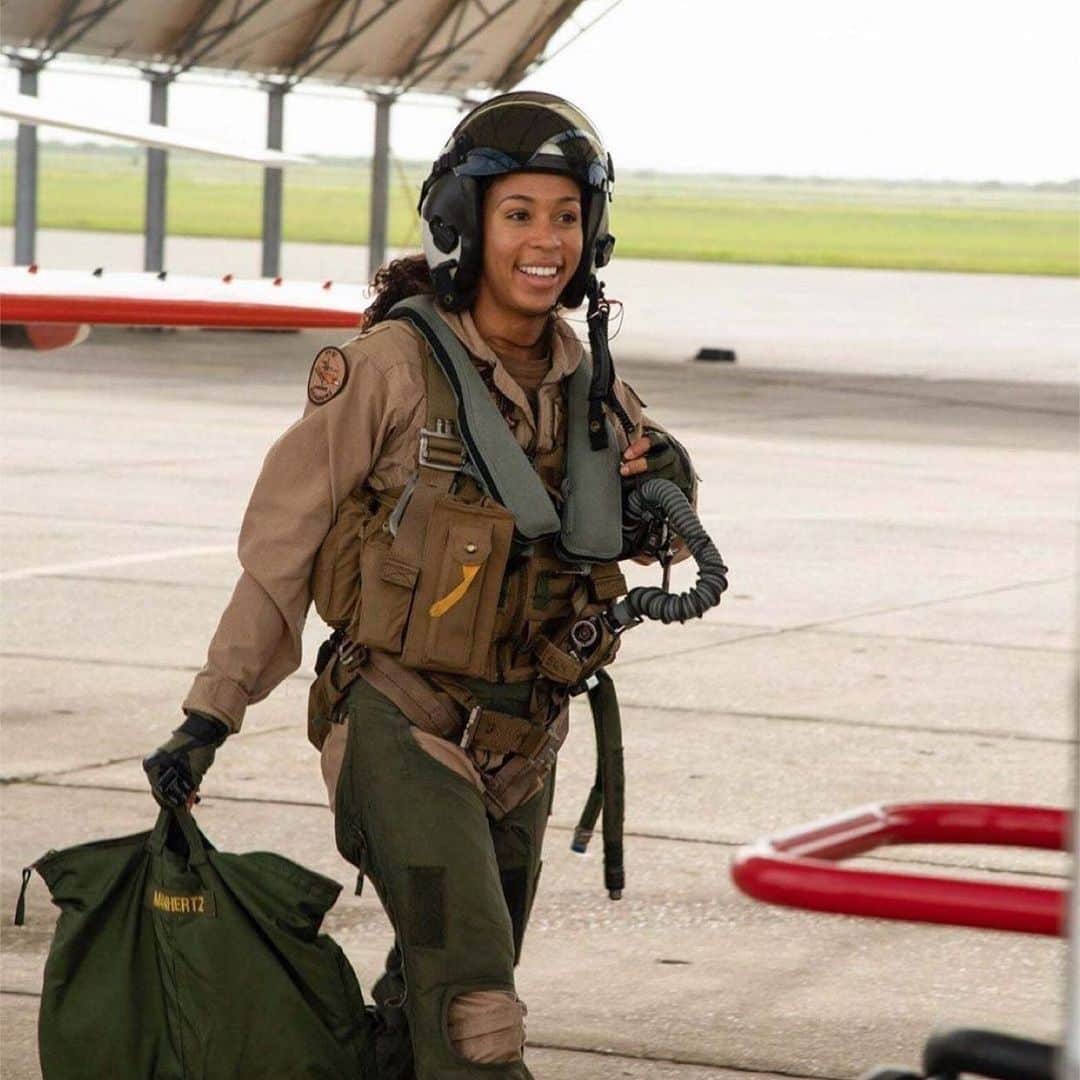 エリカ・キャンベルさんのインスタグラム写真 - (エリカ・キャンベルInstagram)「Repost from @essence • A Black woman by the name of Lt. j.g. Madeline Swegle is making history in the United States armed services. The U.S. Navy has just named its first-ever Black female tactical aircraft pilot. Tap the 🔗in our bio for the full story.  #blackgirlmagic ✨」7月14日 22時05分 - imericacampbell