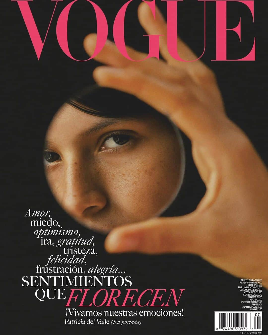 Monica Sordoさんのインスタグラム写真 - (Monica SordoInstagram)「So proud to see so much talent coming out from my second home Perú! 🇵🇪 Congrats @patricia_delvalle and @angelakusen for your cover shoot for @voguemexico and thank you for including our Oriente Earrings and for this beautiful image that we will treasure forever 🤍✨ Also the shirt is from another Venezuelan designer we love! @nopiselagrama #MonicaSordo」7月14日 21時56分 - monicasordo