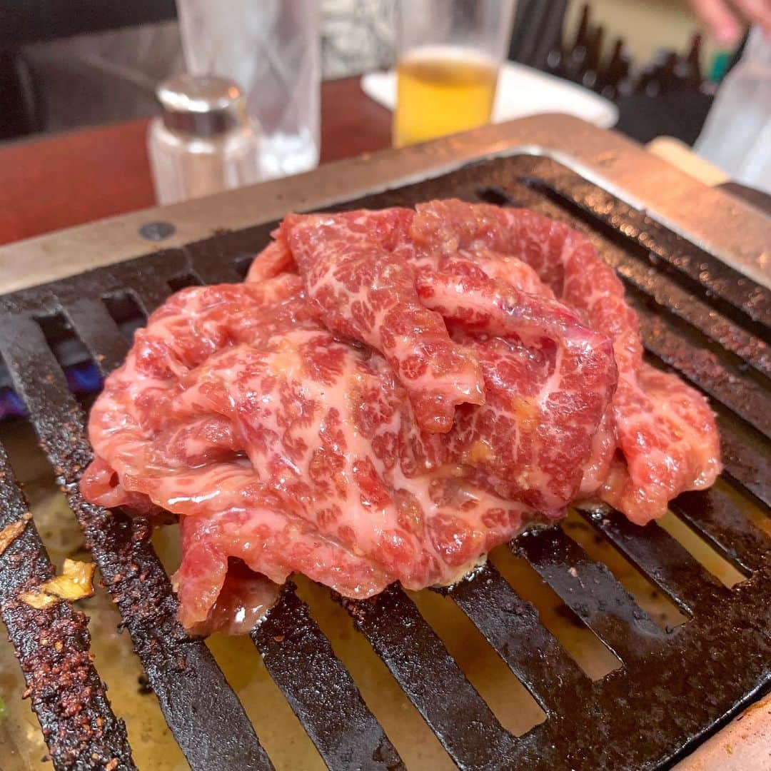 吉川ちかさんのインスタグラム写真 - (吉川ちかInstagram)「ずっと気になってた 予約困難な焼肉屋さん😂💓 . 今まで食べてきた中のお肉で 一番美味しかった…🙌 飲めるロースが衝撃的すぎて😭💓 . センマイ、ロース、タン、カルビ、ハラミ、ミノ… 最高すぎたのだが🤣💓 . また行きたいから私も予約 頑張って取ってみる！ またここは必ず行きたいお店🤤💓 . #名店#飲めるロース#焼肉屋#焼き肉#銀座#美味しかった#歴代ナンバーワン#予約困難店#happy」7月14日 21時59分 - yoshikawachika_1116