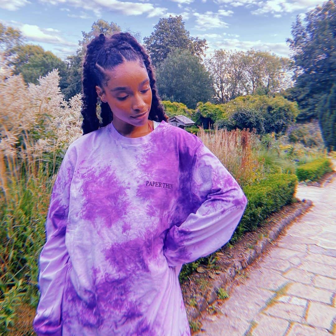 リアン・ラ・ハヴァスのインスタグラム：「NEW MERCH!! Embroidered song title Tees🌸All details on my website linked in the bio! X」