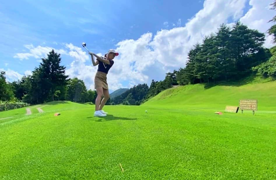 笠原美香さんのインスタグラム写真 - (笠原美香Instagram)「🏌️‍♀️✨ コースデビュー最高でした笑 空気も景色も良くてゆっくり流れる休日感溢れる空間も良き👌 もっと上手くなりたいっ🏌️‍♀️ #はまりそう  #初ラウンド #ゴルフ #ゴルフ女子 #コースデビュー #golfstagram #golf #100切り目指す」7月14日 22時20分 - mika.k419