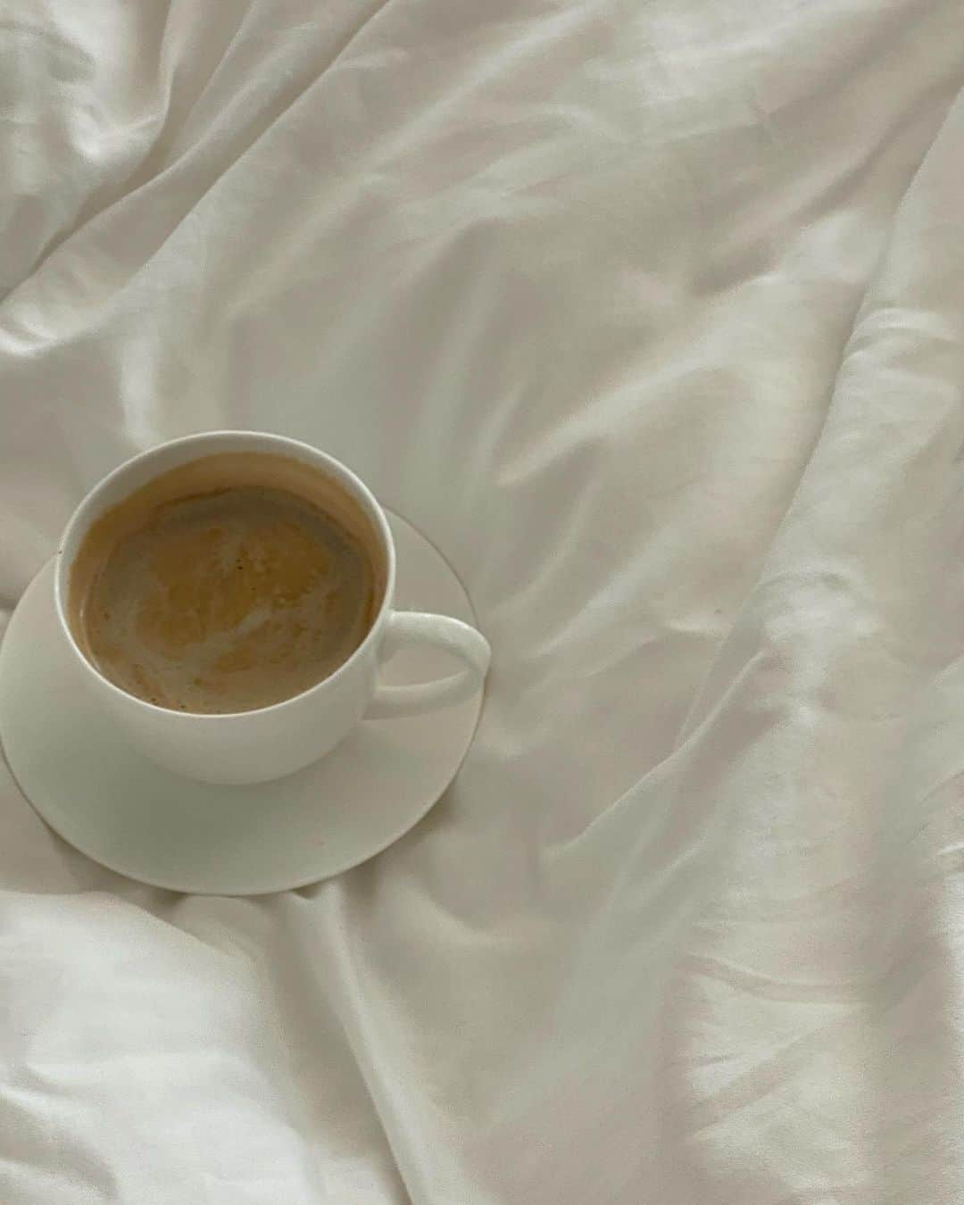 Mathilde Goehlerのインスタグラム：「Afternoon perfection ☕️」