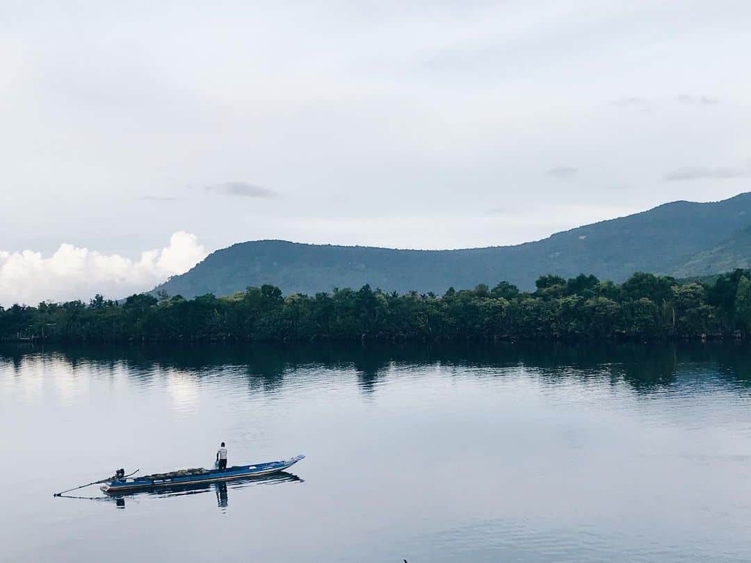 Shunsuke Miyatakeのインスタグラム：「Ukiyoe moment in Kampot /   Ukiyoe means 浮世絵 in Japanese, the Japanese style minimal art drawing people's everyday life.」