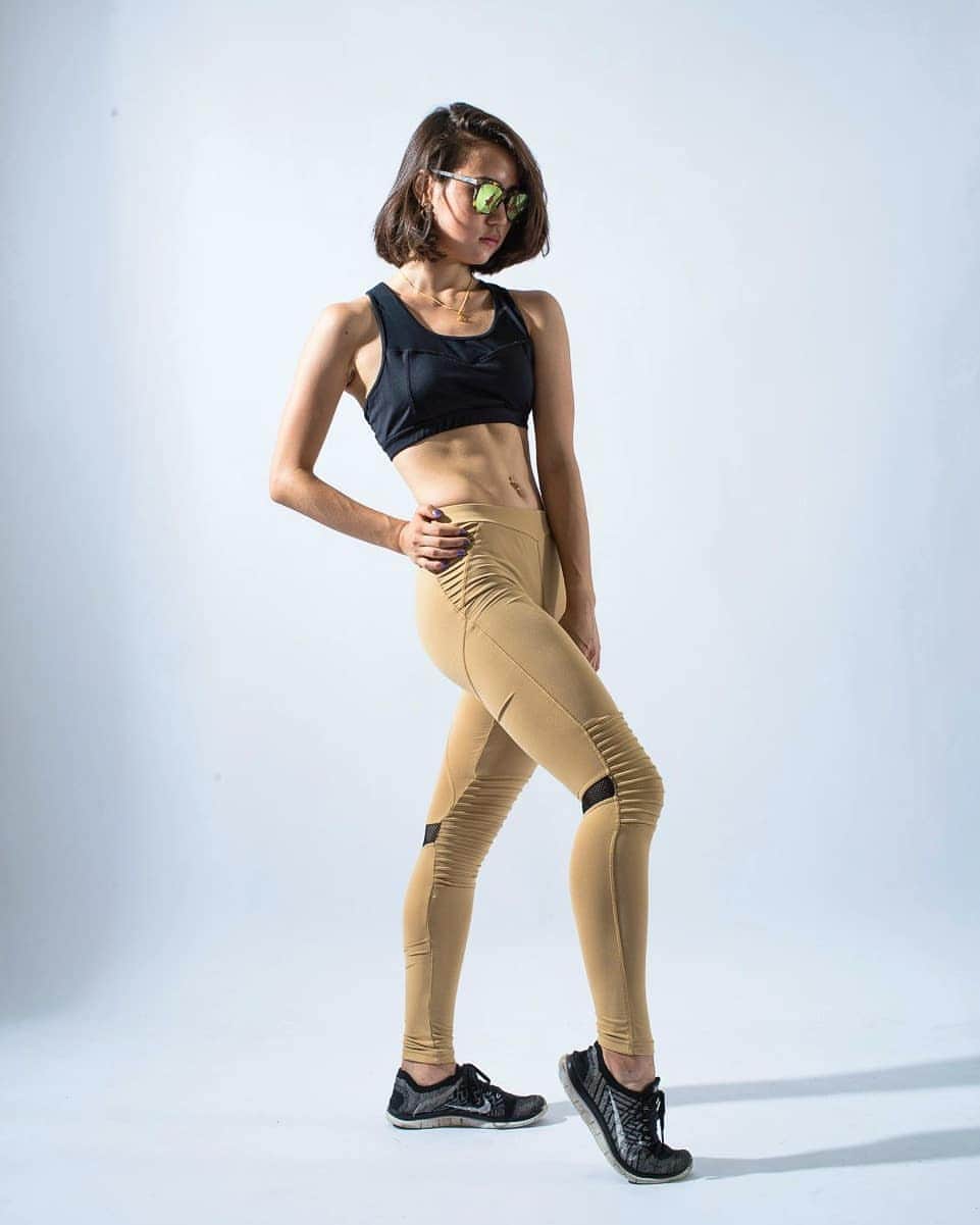 Lily Saito (齊藤莉理)のインスタグラム：「Good morning everyone! 🌅 |📸 @theikphoto  |👖 @bringsportswear |」