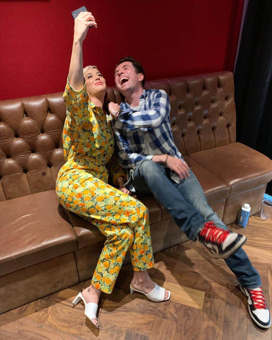 ニック・グリムショーさんのインスタグラム写真 - (ニック・グリムショーInstagram)「today on the show we are reunited with @katyperry who I THROUGHLY ENJOY 💖 here we are this time last year within 2 metres of each other」7月14日 22時33分 - nicholasgrimshaw