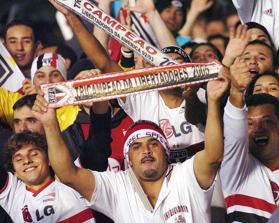 São Paulo FCさんのインスタグラム写真 - (São Paulo FCInstagram)「🇾🇪😍 Conta aí: onde você estava na noite de 14 de julho de 2005? ⠀⠀⠀⠀⠀⠀⠀⠀⠀ #NoiteDeLibertadores #HeróisDaAmérica05」7月14日 22時40分 - saopaulofc