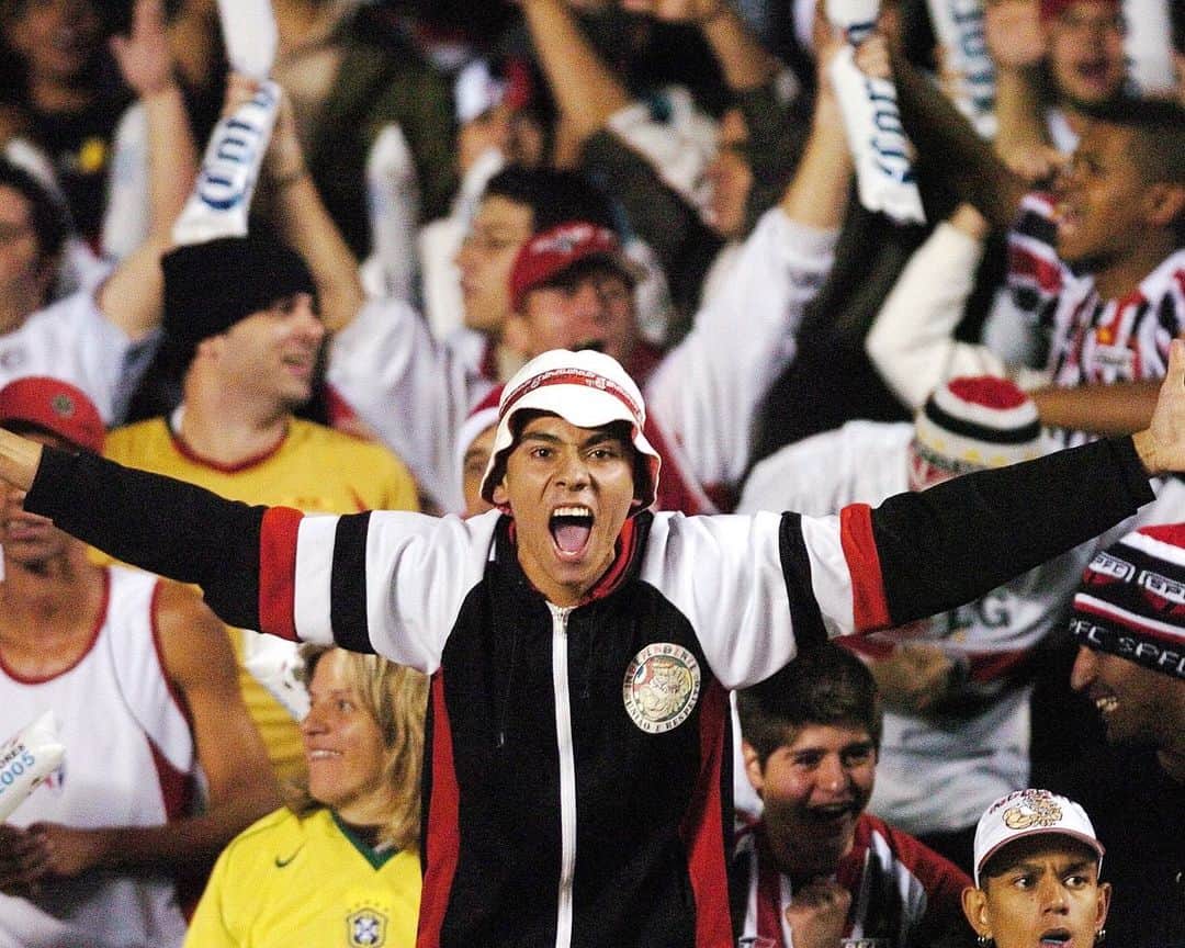 São Paulo FCさんのインスタグラム写真 - (São Paulo FCInstagram)「🇾🇪😍 Conta aí: onde você estava na noite de 14 de julho de 2005? ⠀⠀⠀⠀⠀⠀⠀⠀⠀ #NoiteDeLibertadores #HeróisDaAmérica05」7月14日 22時40分 - saopaulofc