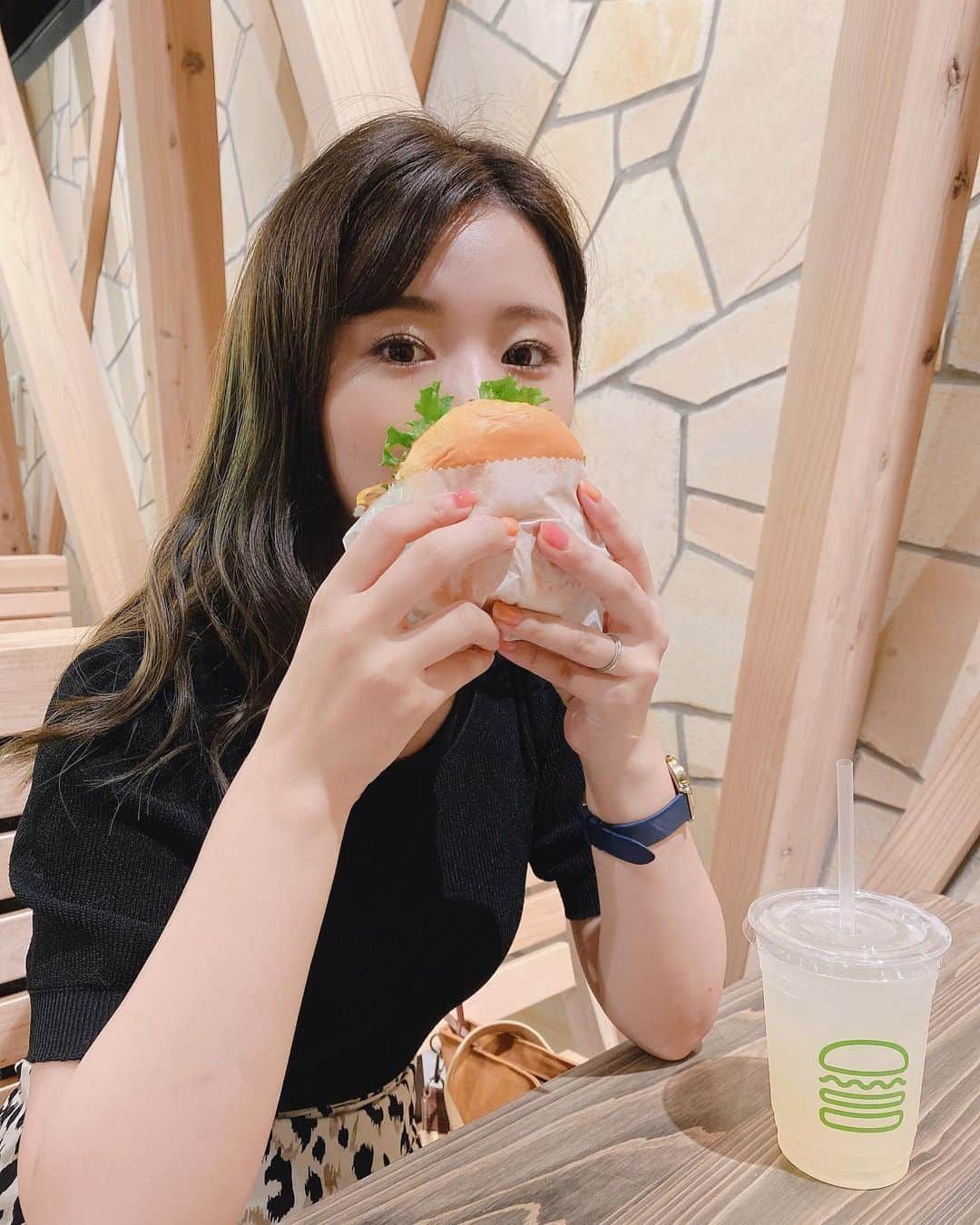 大槻有沙さんのインスタグラム写真 - (大槻有沙Instagram)「Shack Stack🍔！！！  ・ #hamburger🍔 #shakeshack  #静岡  #SBSテレビ #soleいいね #SBSラジオ #静岡放送 #鉄崎幹人のWASABI #WASABI #アナウンサー #大槻有沙 #follow #followme #instagood #instadiary #instalike #instamood #instalove #instafollow」7月14日 13時39分 - arisa_otsuki