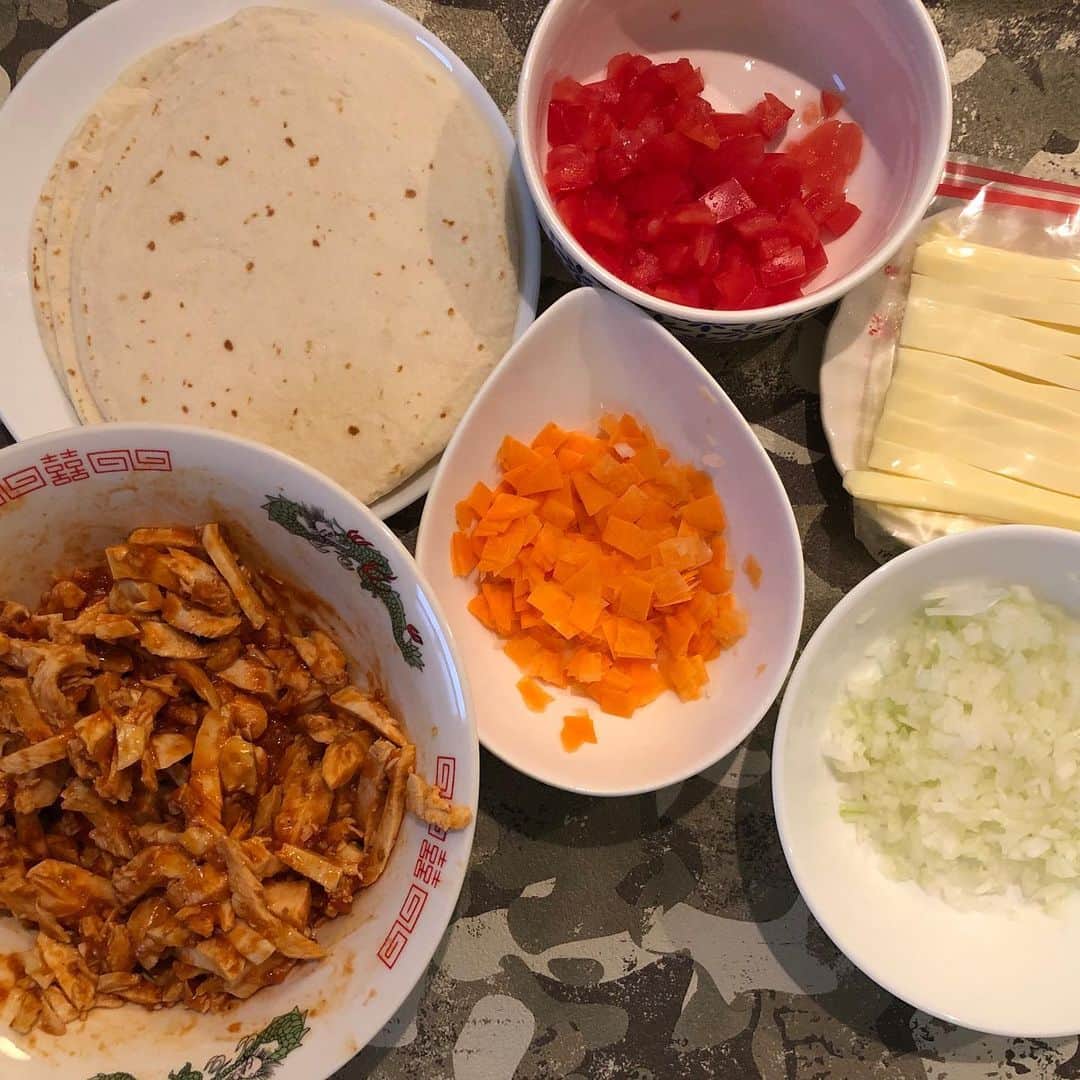 藤田琢己さんのインスタグラム写真 - (藤田琢己Instagram)「久しぶりのタコ🌮チューズデー 今回は鶏胸肉。あえるだけのタコスソースを入手。食べやすい味なんだけどスパイス感が薄くてちょっと物足りないかなー。  #tacos #tacotuesday #タコス」7月14日 14時04分 - takumifujita1