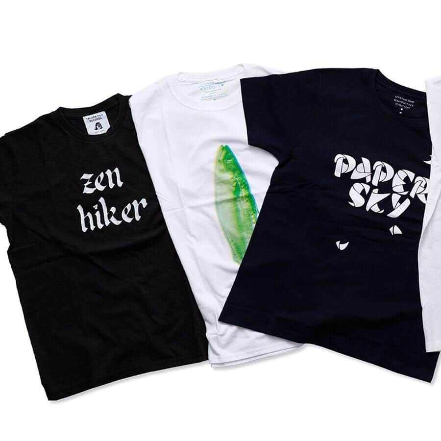 HIGHTIDE/ハイタイドさんのインスタグラム写真 - (HIGHTIDE/ハイタイドInstagram)「何枚あってももっと欲しい！ これからの時期に重宝する、Tシャツたくさん揃っています。 - 日本に残る旧街道、鯖街道と鰤街道から作った『SABA T/BURI T』のほか、TACOMA FUJI RECORDSとのコラボによる『 Zen Hiker T』、紙をイメージしたPAPERSKYロゴが自由に舞ったり折れ曲がったりしている『Classic Paper Logo T』など、いずれもユニセックスで着られるものばかり。 下記よりラインアップをチェックしてみてくださいね。 - https://store.papersky.jp/collections/t-shirts-1 ※商品タグをクリックするとPAPERSKYstoreに飛びます。 - @papersky_store #hightide #ハイタイド #papersky #ペーパースカイ #Tshirts #Tシャツ #zenhiker  #saba  #buri」7月14日 13時58分 - hightide_japan