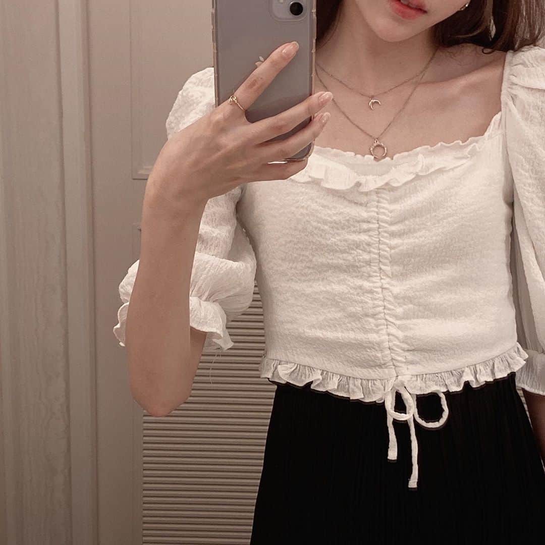 野島樺乃のインスタグラム：「姫 . . . #セルカ　#bershka #モノトーンコーデ #fff #followｍe #fashion #ootd #오오티디 #패션  #私服 #アクセサリー #コーディネート」