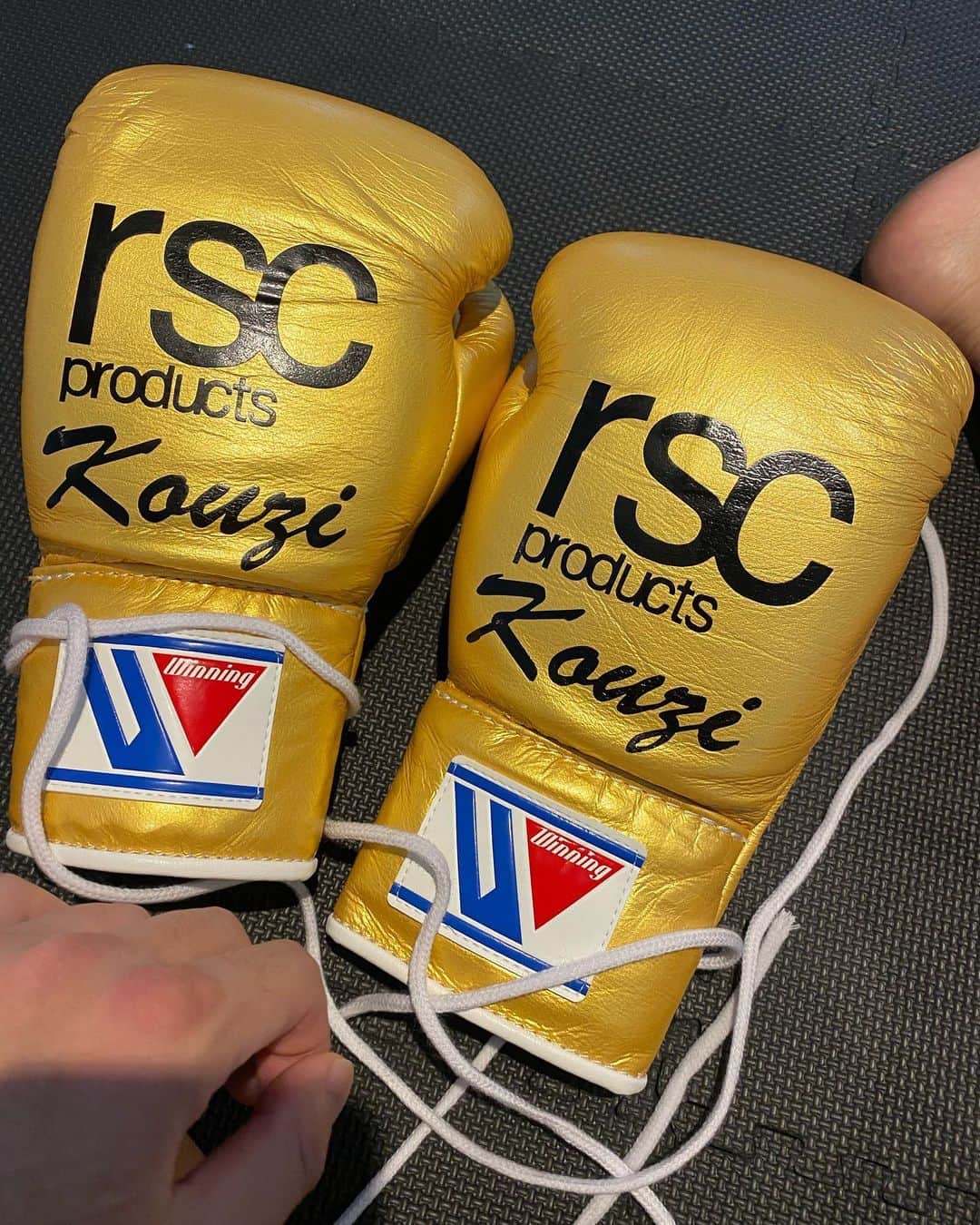 皇治さんのインスタグラム写真 - (皇治Instagram)「今日もバカバカ殴りあった。  RSC GOLD グローブ💰  金岡社長ありがとうございます♪  @rscproducts   #rsc」7月14日 14時27分 - 1_kouzi