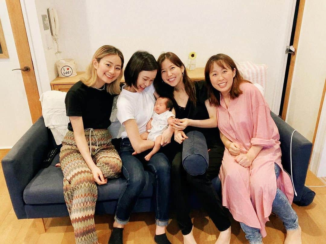 結城はゆるさんのインスタグラム写真 - (結城はゆるInstagram)「大好きな姉さんの天使👶とご対面出来て、 癒しと幸せをもらった日の集合写真🤳 心から、、おめでとうございます🥺  . #かわいい #いいにおい  #いとしい」7月14日 14時48分 - yuuki__hs