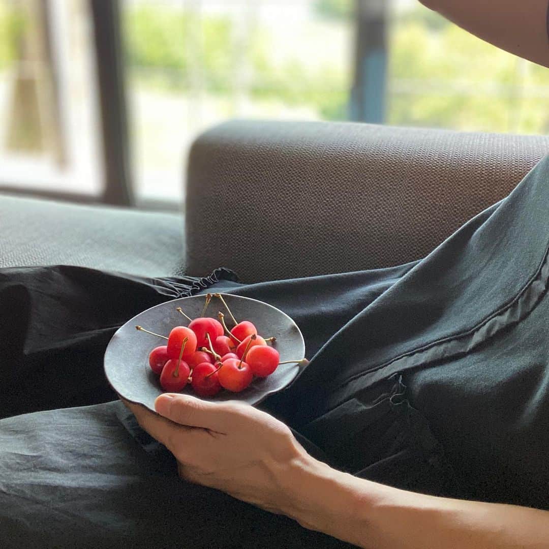 のインスタグラム：「-﻿ 大好物のさくらんぼ🍒﻿ ﻿ 毎日食べてます😋﻿ ﻿ 果物、何でこんなに美味しいんだろうか💓﻿ ﻿ #さくらんぼ#大好物」