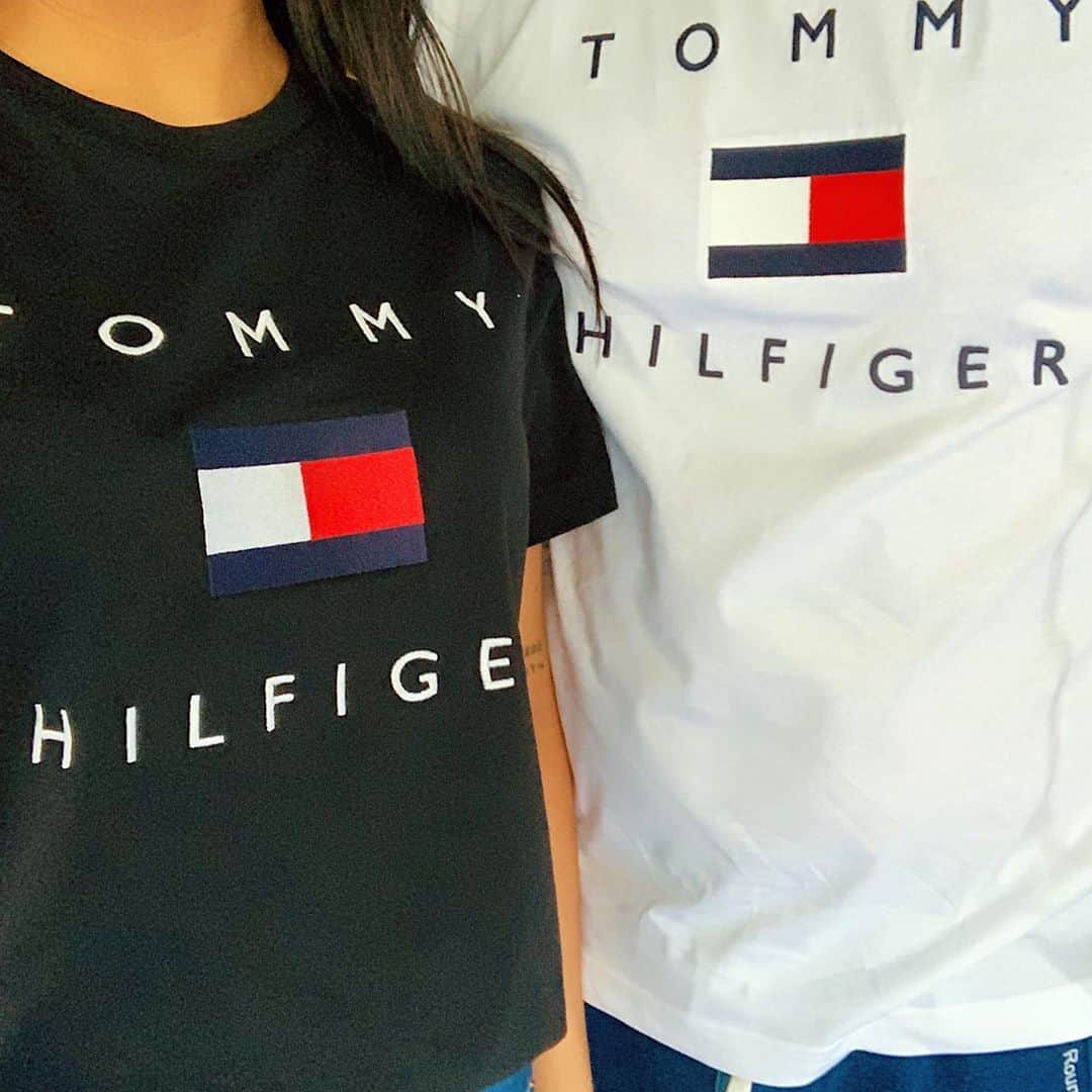 HANAEのインスタグラム：「💙🤍❤️#tommyhilfiger」
