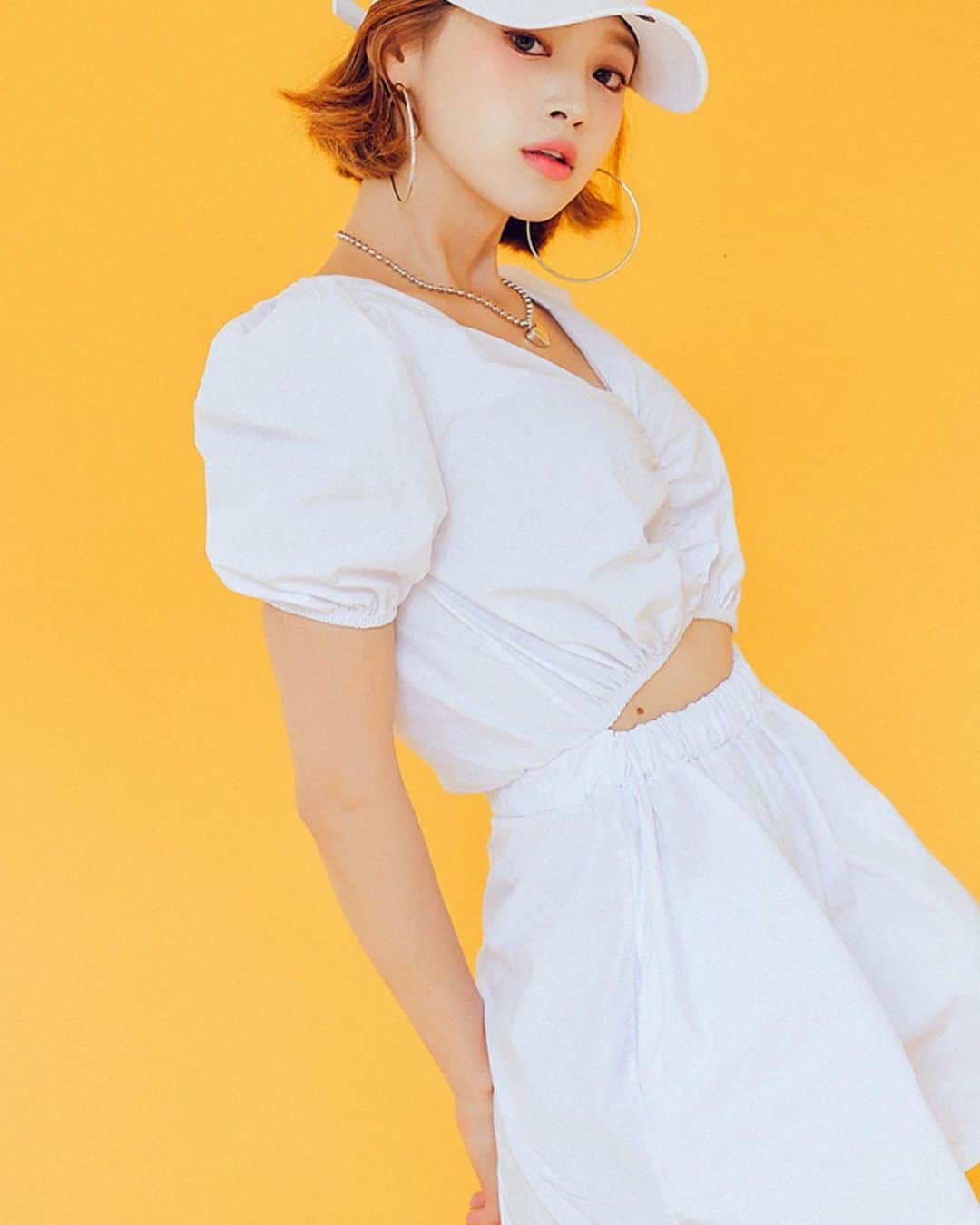 Yoonbitnaさんのインスタグラム写真 - (YoonbitnaInstagram)「진짜 찰떡이여따🧡✨ #🥾 #코디 #outfits」7月14日 15時37分 - bitnnaya