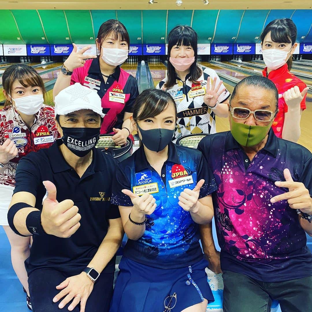 黒田アーサーのインスタグラム：「月曜日は東京ポートボウルの花きゃべつリーグでした🎳久しぶりにKORN兄貴との直接対決！矢野朋代プロとアーサーチーム対ヨンヒャンプロとKORN兄貴チーム❗️いゃ〜昨日のダブルス戦は燃えました！白熱した接戦の試合で面白かった〜👍やっぱりボウリングは楽しいです！！皆さん競技ボウリング是非トライしてみて下さい😉👍 昨日の参加プロは、 💕渡辺 けあきプロ 💕秋山 希望プロ 💕飯田菜々プロ 💕矢野朋代プロ 💕チョンヨンヒャンプロ 毎回華やかな花きゃべつリーグです❣️ #東京ポートボウル #花きゃべつリーグ #公式アンバサダー  #黒田アーサー #ブラザーkorn  #渡辺けあきプロ  #飯田菜々プロ #秋山希望プロ  #矢野朋代プロ  #チョンヨンヒャンプロ  #ボウリング好きな人と繋がりたい  #ボウリング愛 #bowling #볼링」