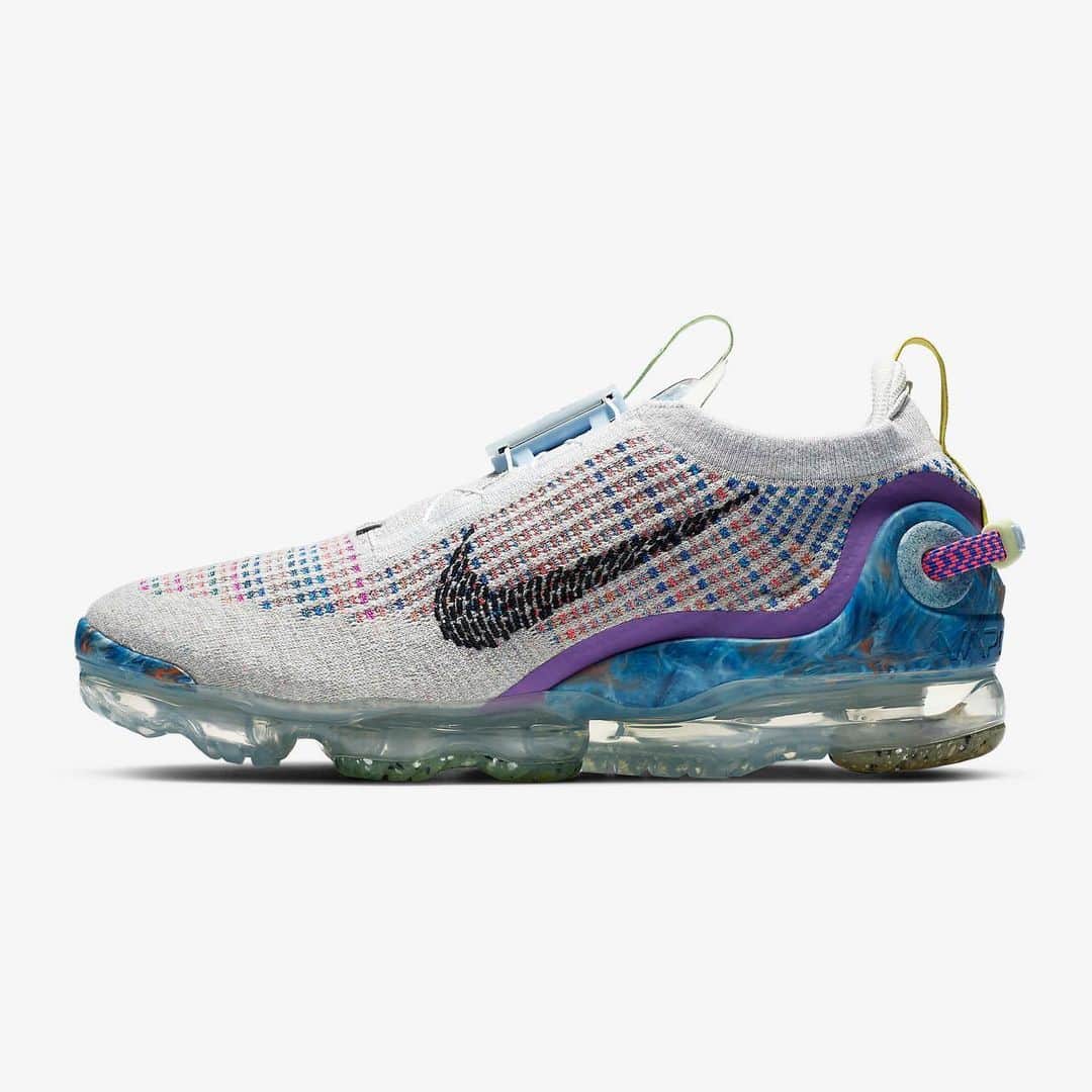 HYPEBEASTさんのインスタグラム写真 - (HYPEBEASTInstagram)「@hypebeastkicks: @nike has unveiled official images for its upcoming VaporMax 2020 "Multi-Color.” Made from at least 50% recycled content by weight, the colorful makeup features a full rainbow-like spectrum of hues woven into the grey-based upper, a FlyEase fit system, a purple taped seam around the sturdy heel piece, which itself takes on a marbled mixture of blue and orange that’s replicated on the toe cap. It’s expected to arrive via Nike channels on July 23 for approximately $236 USD.⁠⠀ Photo: Nike」7月14日 15時42分 - hypebeast