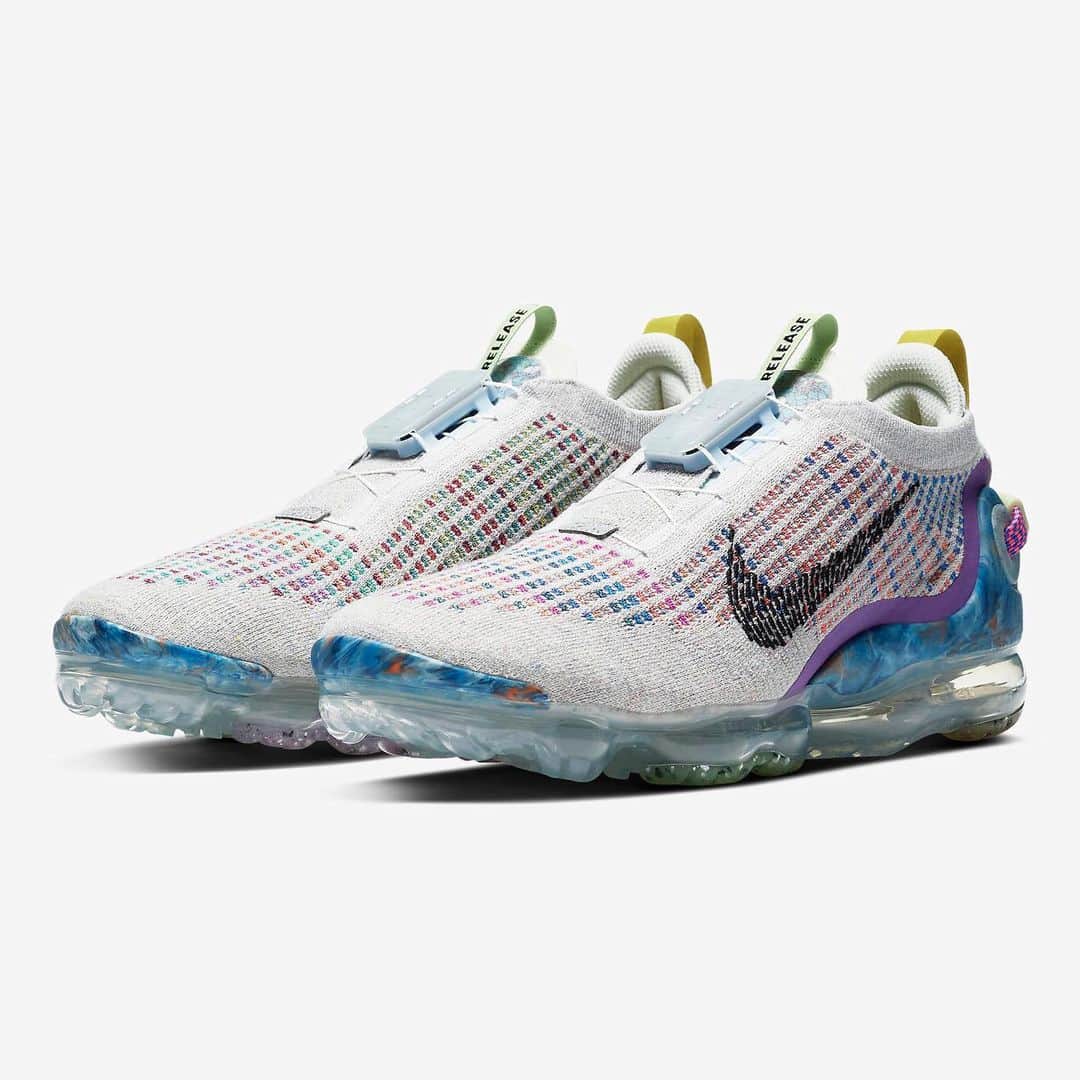 HYPEBEASTさんのインスタグラム写真 - (HYPEBEASTInstagram)「@hypebeastkicks: @nike has unveiled official images for its upcoming VaporMax 2020 "Multi-Color.” Made from at least 50% recycled content by weight, the colorful makeup features a full rainbow-like spectrum of hues woven into the grey-based upper, a FlyEase fit system, a purple taped seam around the sturdy heel piece, which itself takes on a marbled mixture of blue and orange that’s replicated on the toe cap. It’s expected to arrive via Nike channels on July 23 for approximately $236 USD.⁠⠀ Photo: Nike」7月14日 15時42分 - hypebeast