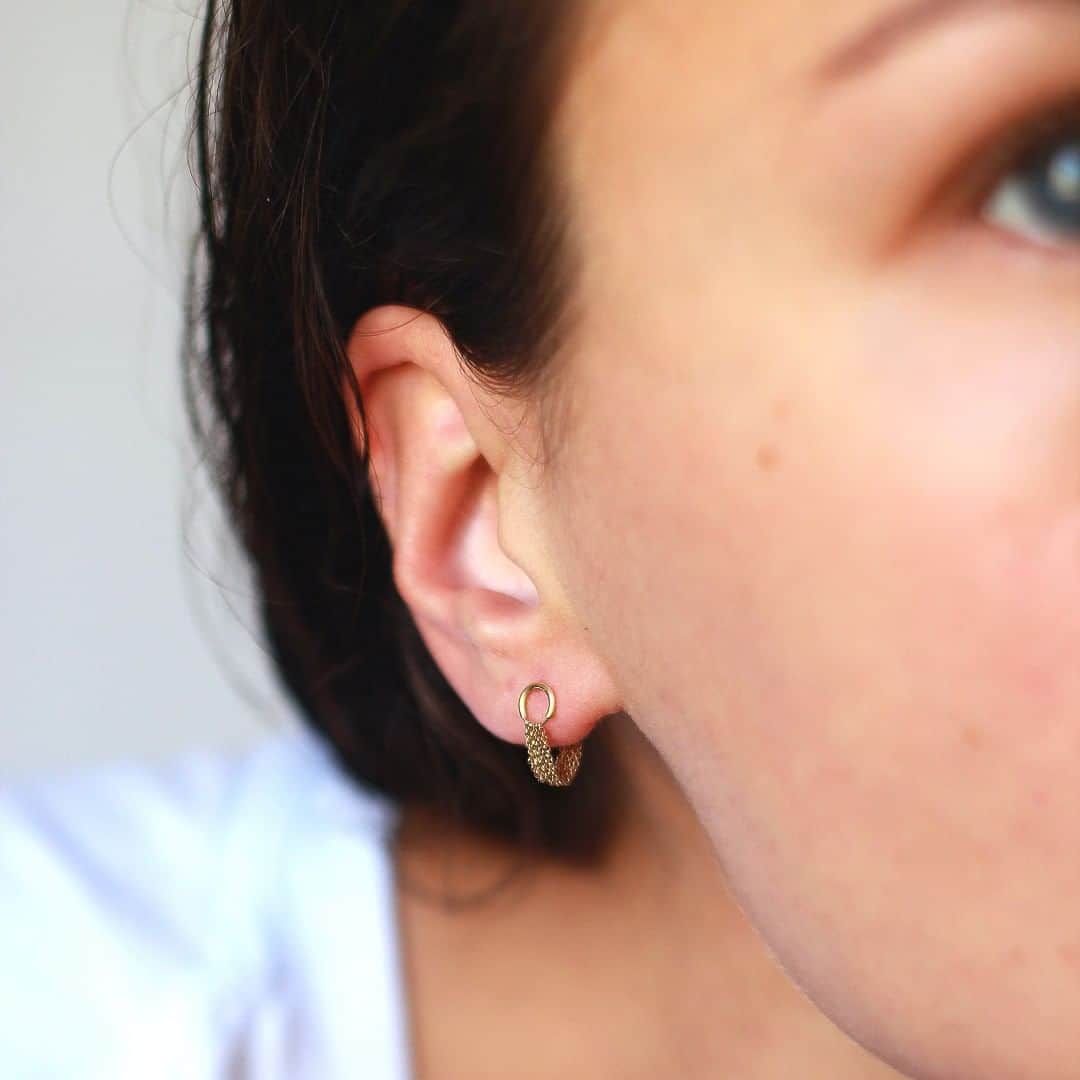 のインスタグラム：「These small circle stud earrings are new from Take a Bow. Made of many strands of 18ct yellow gold fine chain adding some sparkle to everyday 🔆」