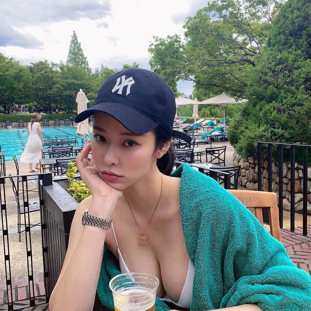 クォン・スジョンのインスタグラム：「😍 날씨도 딱 좋음 엄마랑 이모랑 언니랑 #호캉스 #케케」