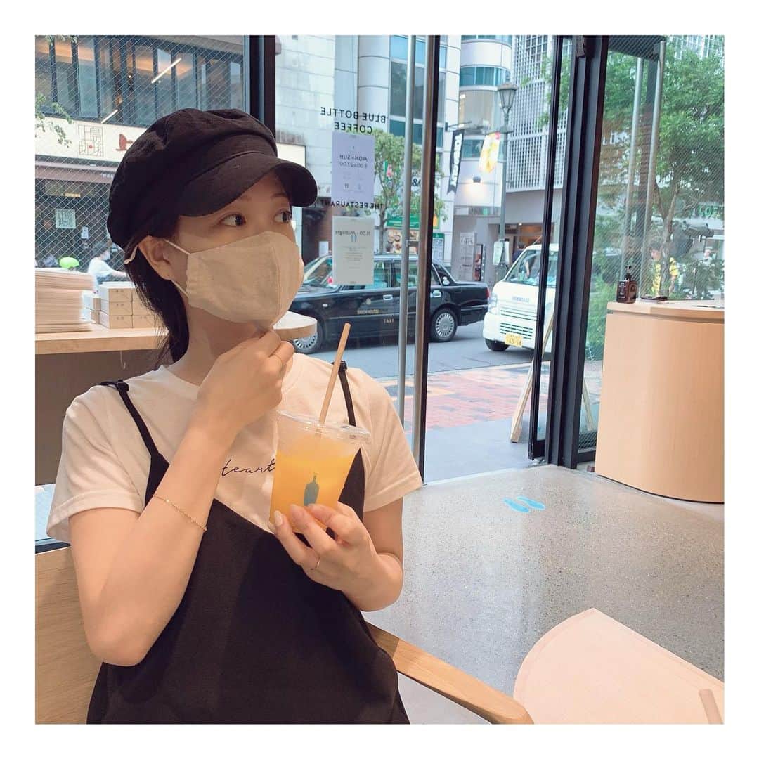 黒木晴香のインスタグラム：「考えを張り巡らせた1日 最近考えている事があります ——————————— #bluebottlecoffee #orangejuice #cafe #coffee」