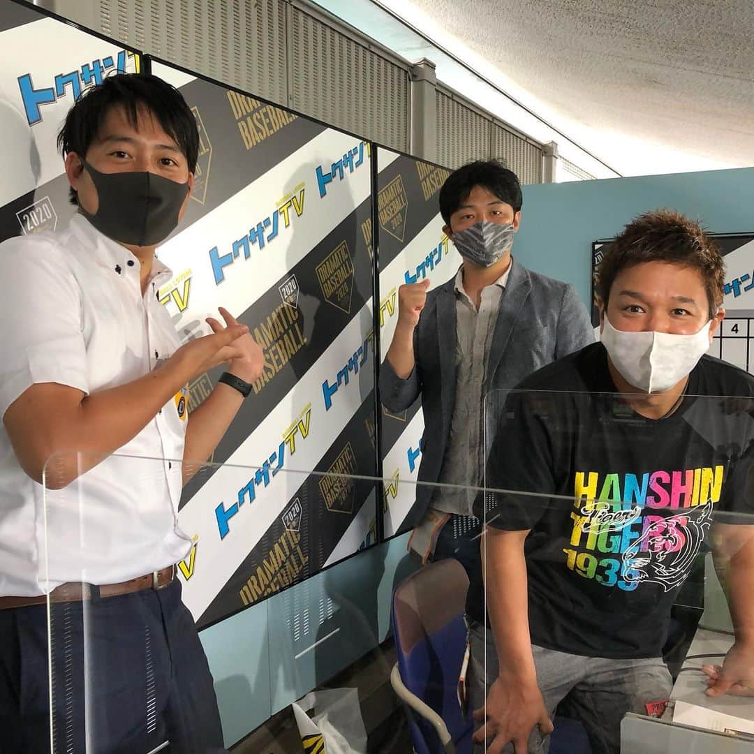 のインスタグラム：「今朝のすまたんをご視聴いただいた皆様ありがとうございました！ 無事放送することができて、改めて関わっていただいた全ての方に感謝しております。  そして、朝は高校野球をお伝えしましたが、夜はプロ野球です！笑  午後7時から読売テレビで中継！ 主音声では 本野アナ実況 尾山アナ阪神情報リポート 解説は岡田彰布さん、赤星憲広さん  そして副音声には人気野球YouTuberトクサンTVのトクサン、アニキが来ております！ 副音声の様子は読売テレビのインターネット配信ページ、あすリートチャンネルでも見られますので、是非インターネットで検索してみてください！  #甲子園の雨は止みました #いつも思うけど #阪神園芸さん神業すぎる #朝から晩まで野球 #野球に関われて嬉しい #午後7時から10チャンネルです #読売テレビ #トクサンTV#トクサン#アニキ」