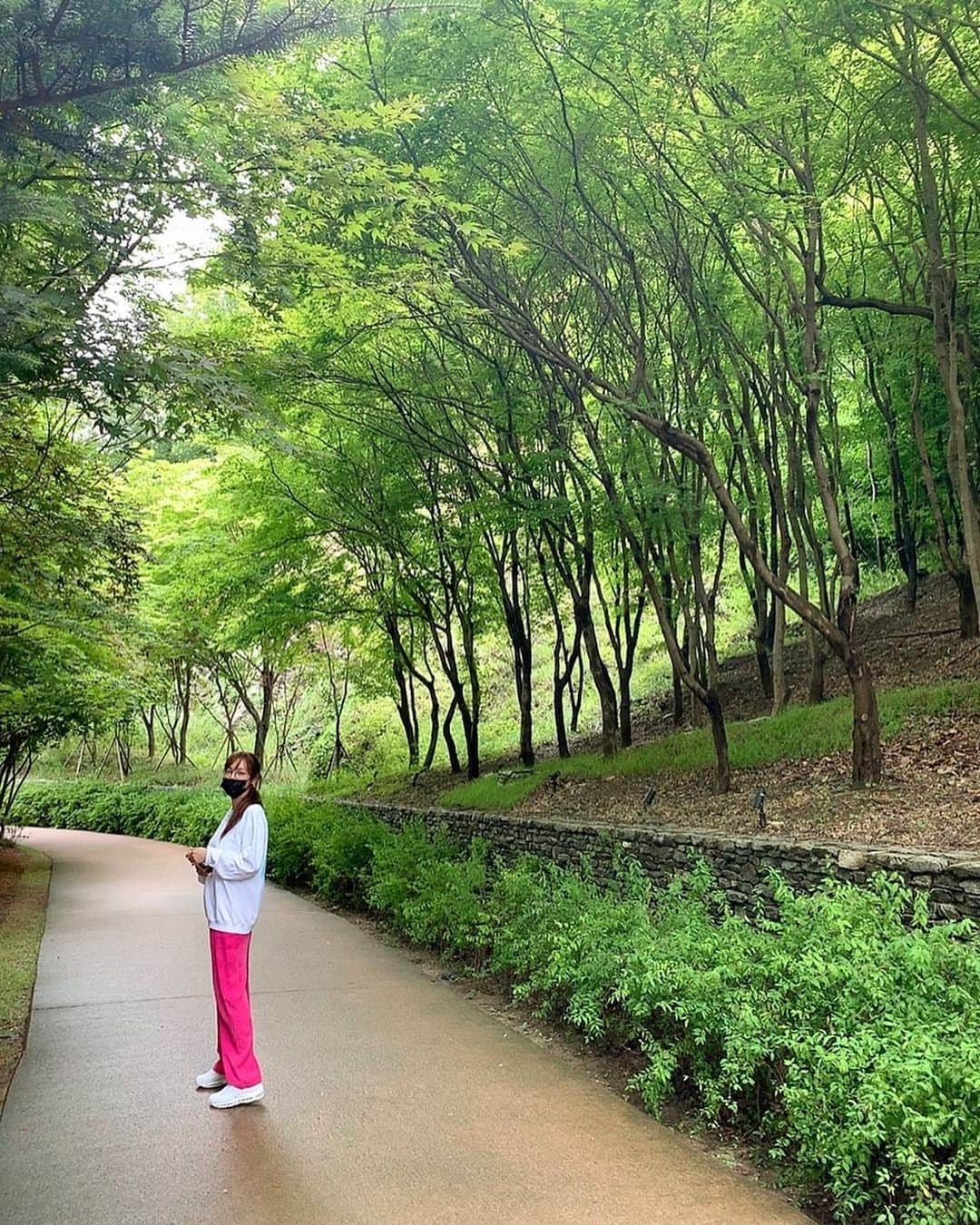 パク・シヨンさんのインスタグラム写真 - (パク・シヨンInstagram)「산책 with 보물」7月14日 16時38分 - l.h.mom