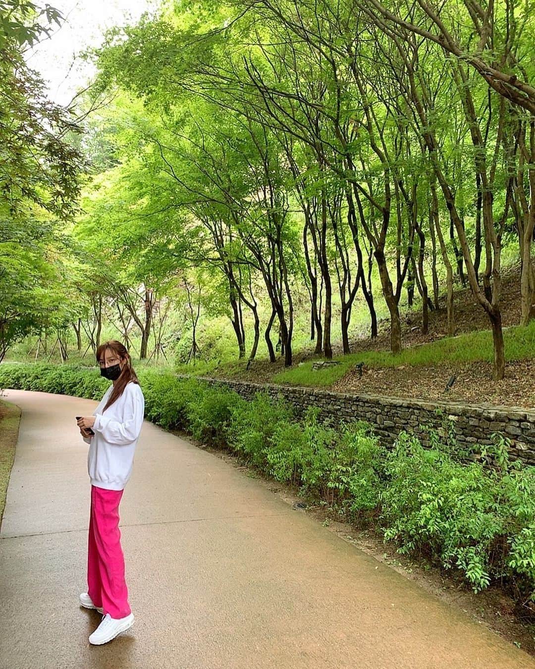 パク・シヨンさんのインスタグラム写真 - (パク・シヨンInstagram)「산책 with 보물」7月14日 16時38分 - l.h.mom