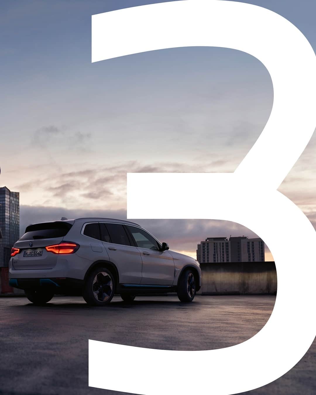 BMWのインスタグラム：「Electric attraction at first sight. The first-ever BMW iX3. #THEiX3 #BMW #iX3 #BMWi #BornElectric  __ BMW iX3: Energy consumption in kWh/100 km (combined): 17.8–17.5. CO2 emissions in g/km (combined): 0. Further information: www.bmw.com/disclaimer.」